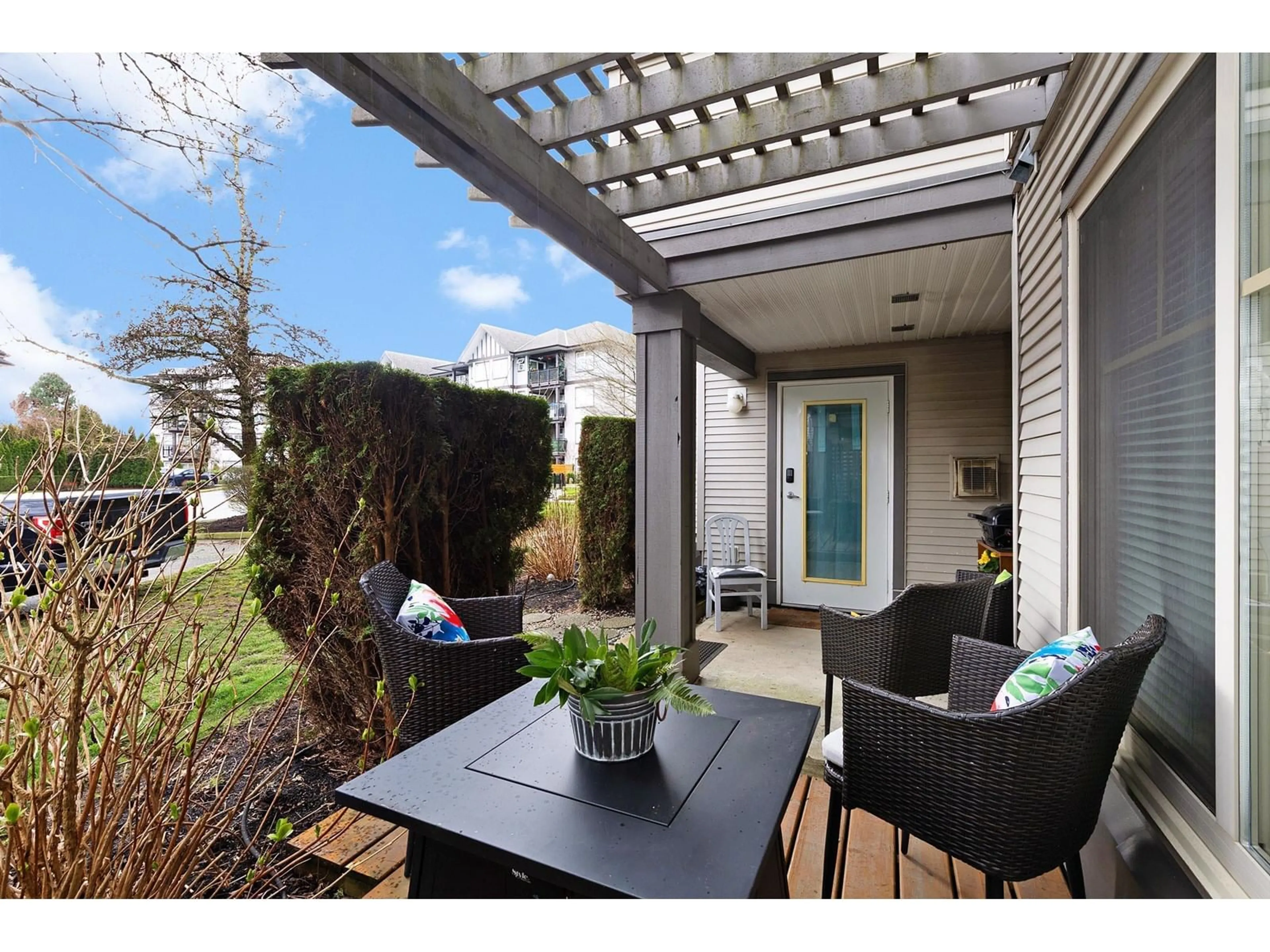 Patio, street for 136 - 27358 32, Langley British Columbia V4W3M5