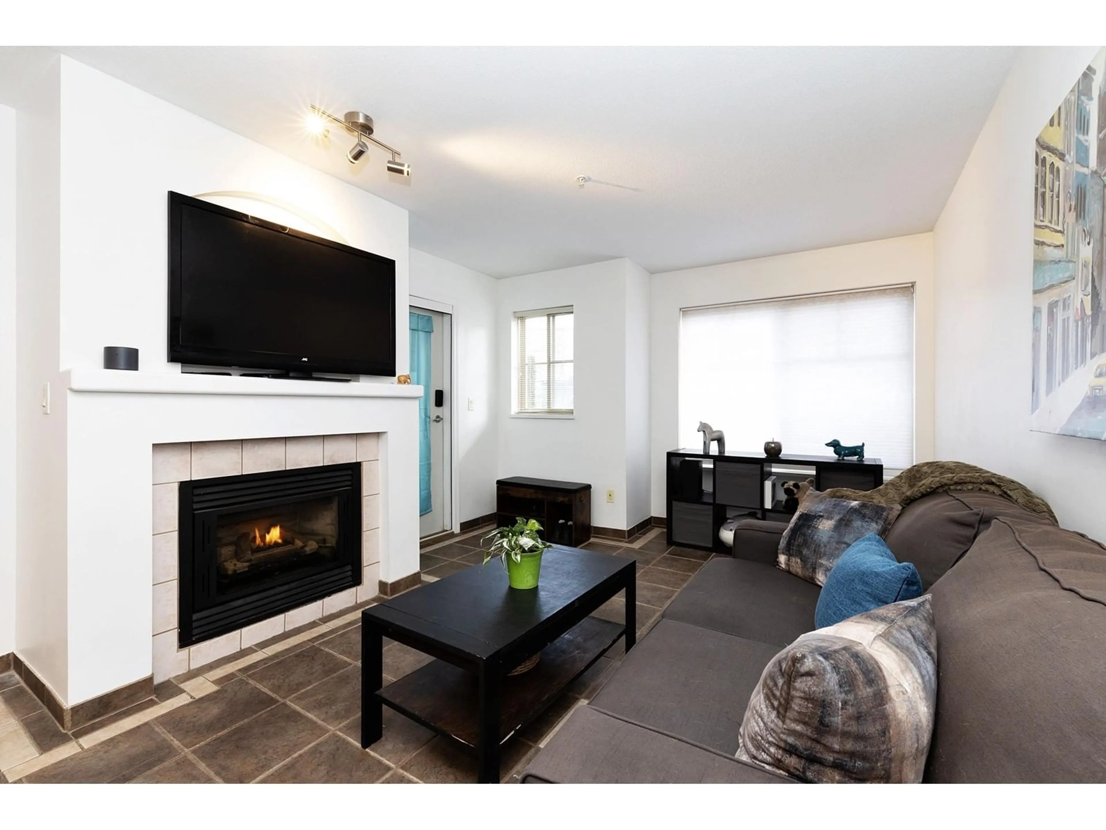 Living room with furniture, unknown for 136 - 27358 32, Langley British Columbia V4W3M5