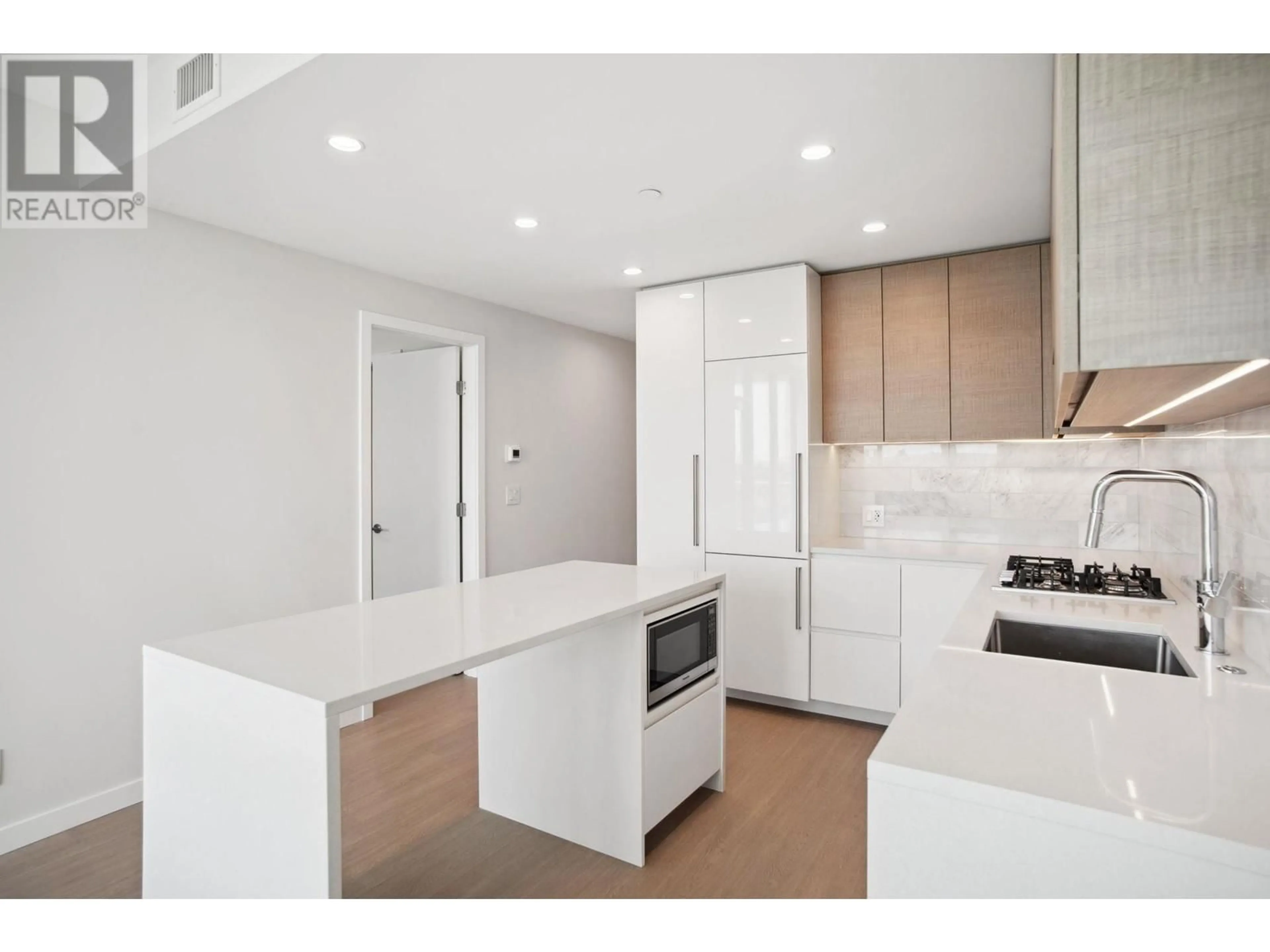 Open concept kitchen, unknown for 3705 - 2186 GILMORE AVENUE, Burnaby British Columbia V5C0N7