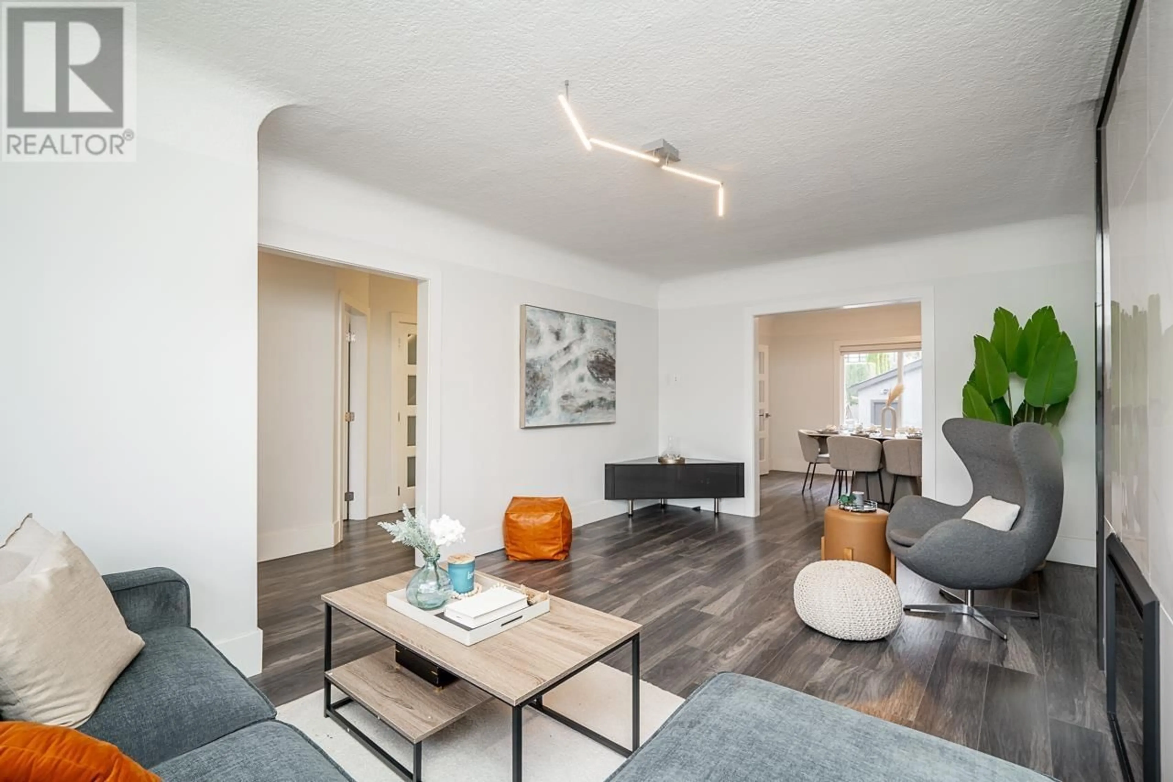 Living room with furniture, wood/laminate floor for 948 22ND AVENUE, Vancouver British Columbia V5Z2A1