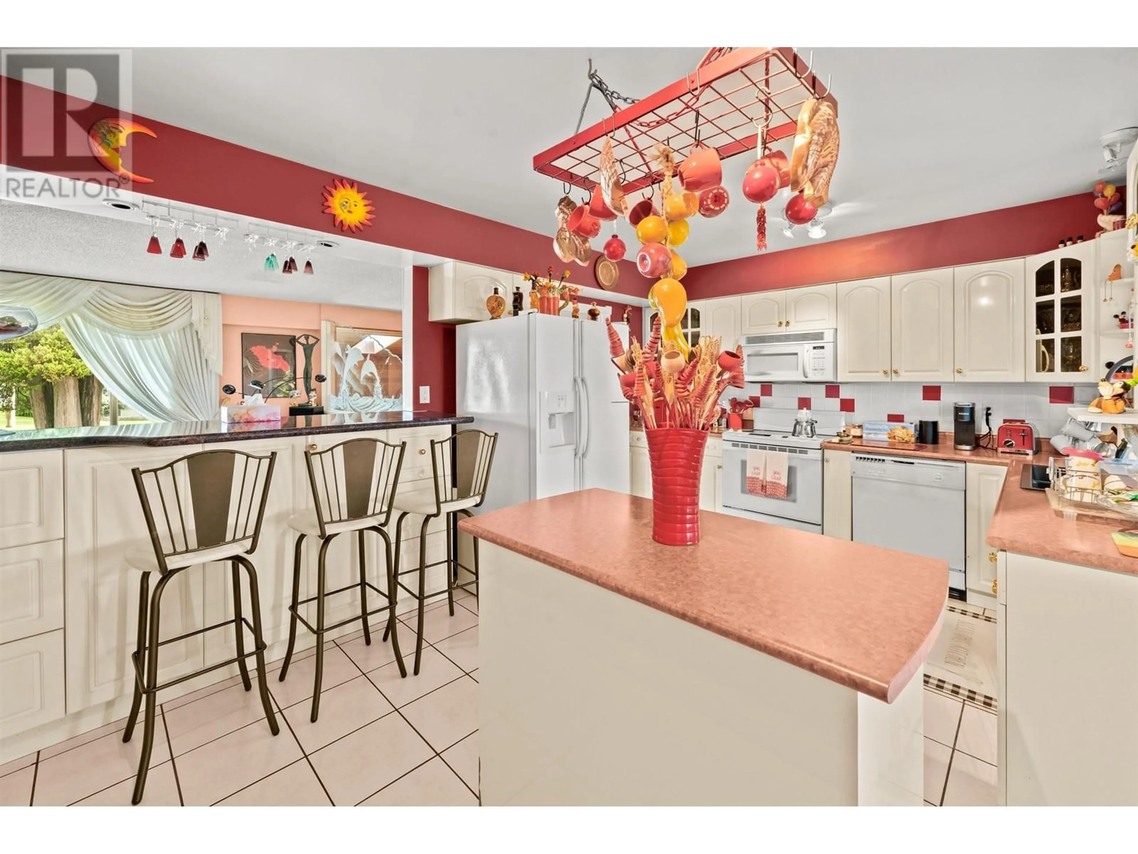 Open concept kitchen, ceramic/tile floor for 6565 SUMAS DRIVE, Burnaby British Columbia V5B2V1