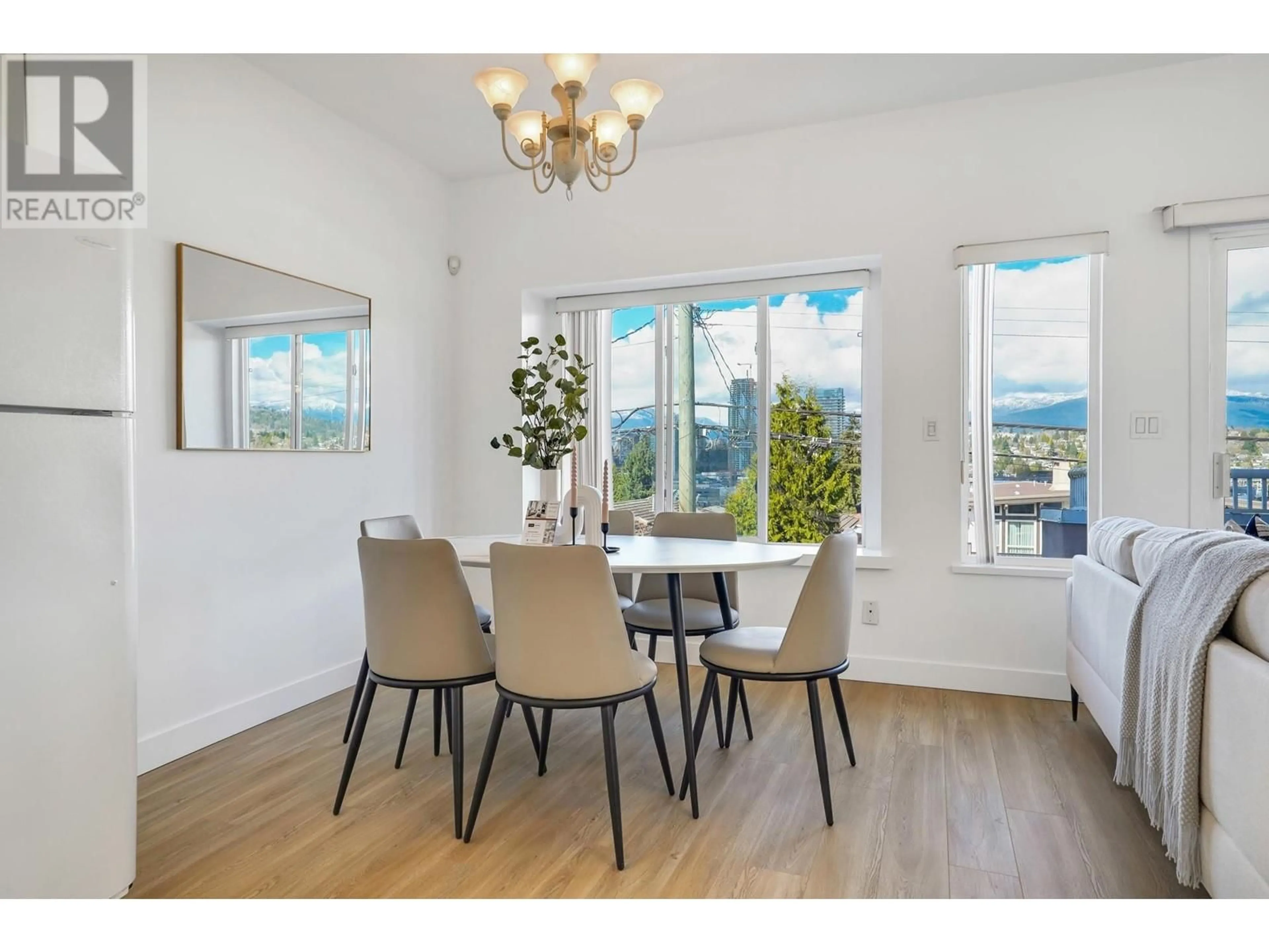 Dining room, wood/laminate floor for 5442 DOMINION STREET, Burnaby British Columbia V5G1E2