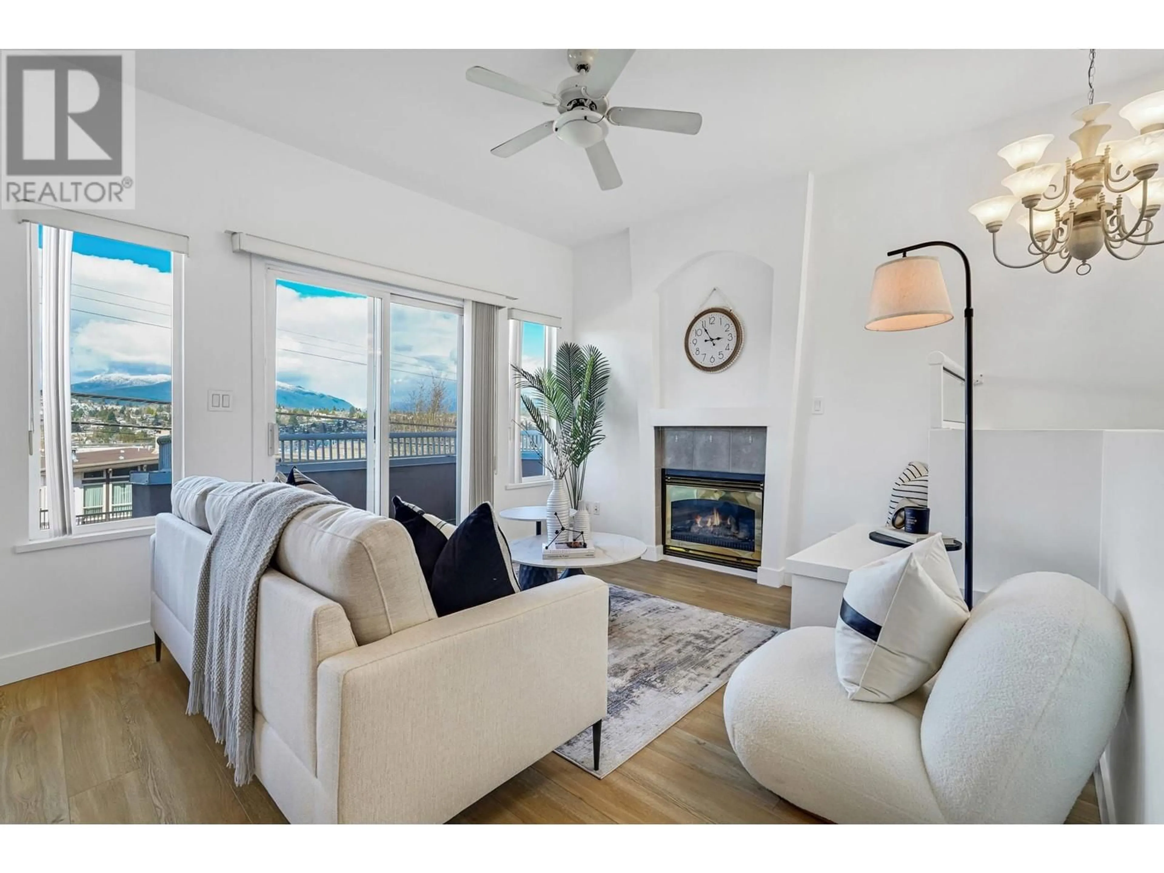Living room with furniture, unknown for 5442 DOMINION STREET, Burnaby British Columbia V5G1E2