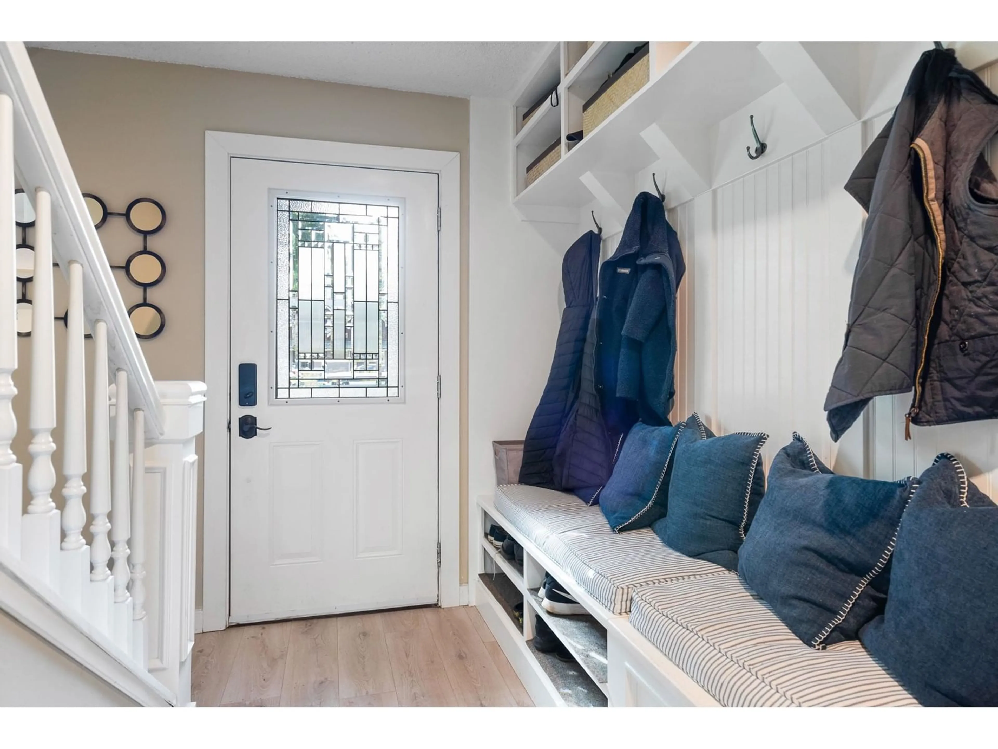 Indoor entryway for 12501 23, Surrey British Columbia V4A2C5
