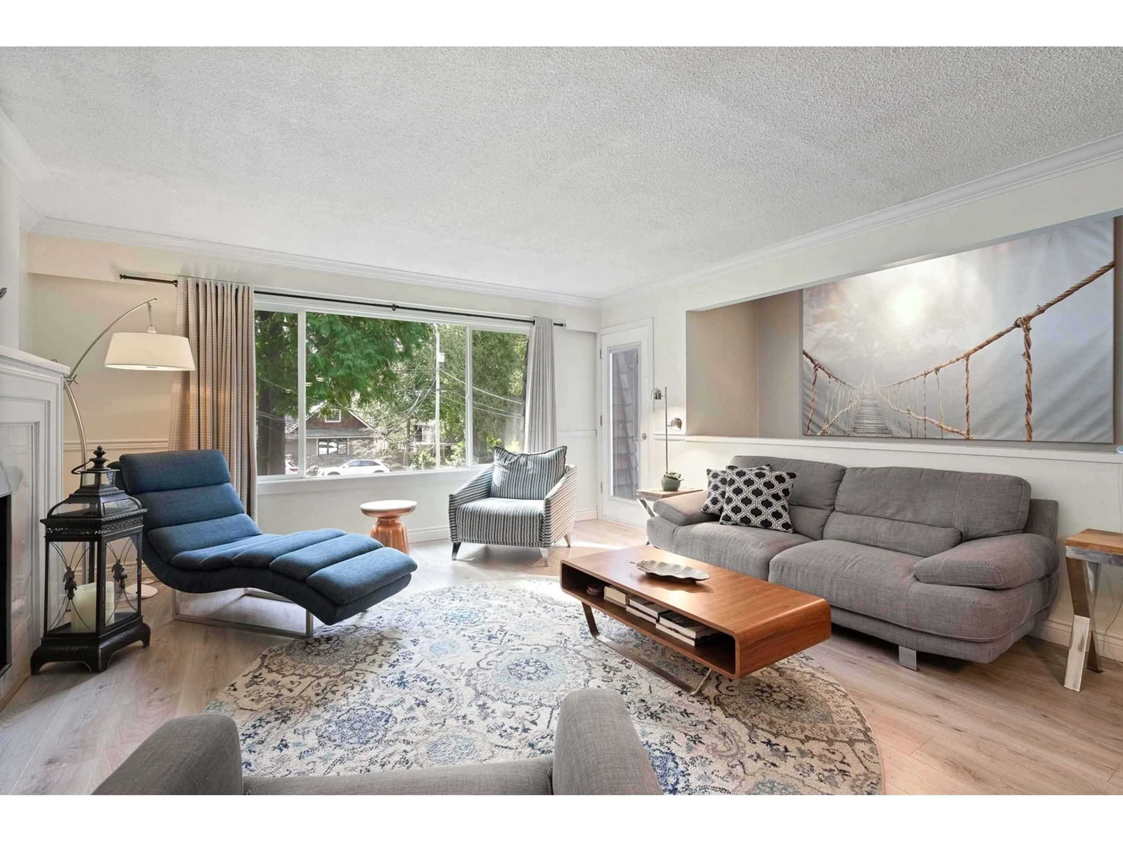 Living room with furniture, unknown for 12501 23, Surrey British Columbia V4A2C5