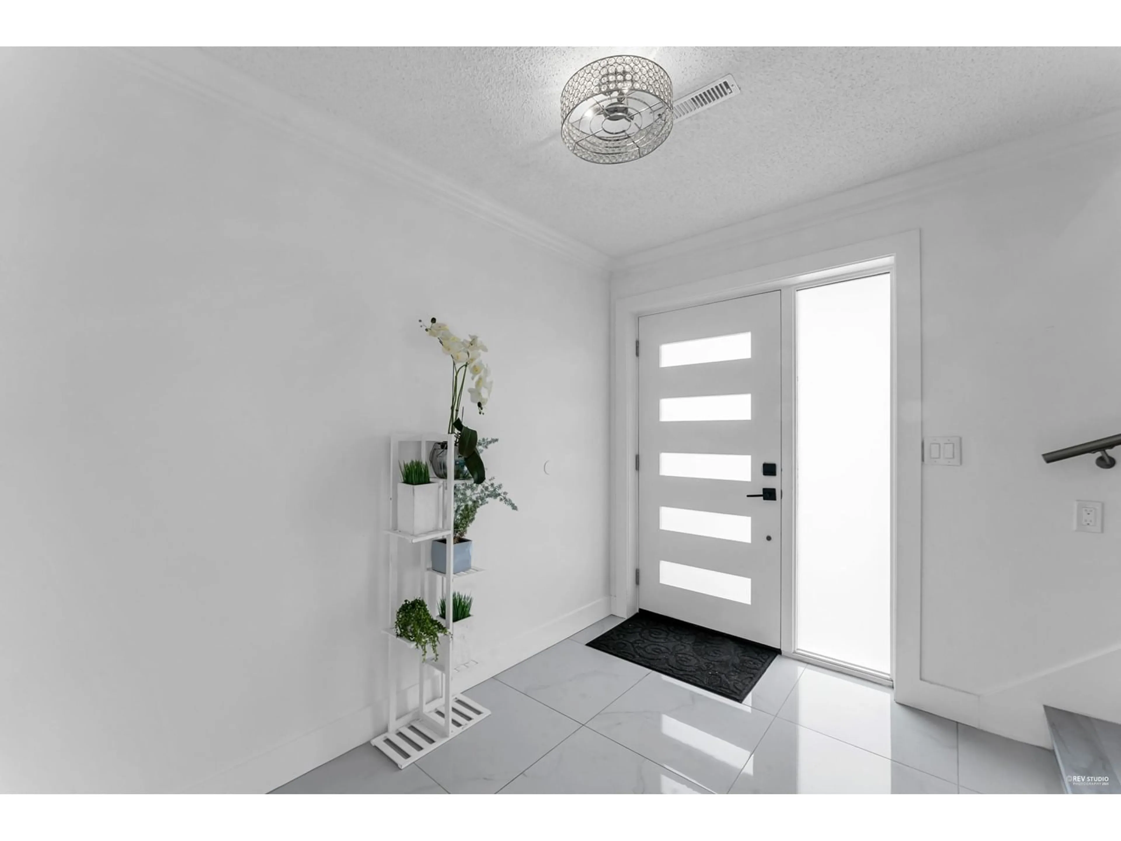 Indoor entryway for 11554 83A, Delta British Columbia V4C2J8