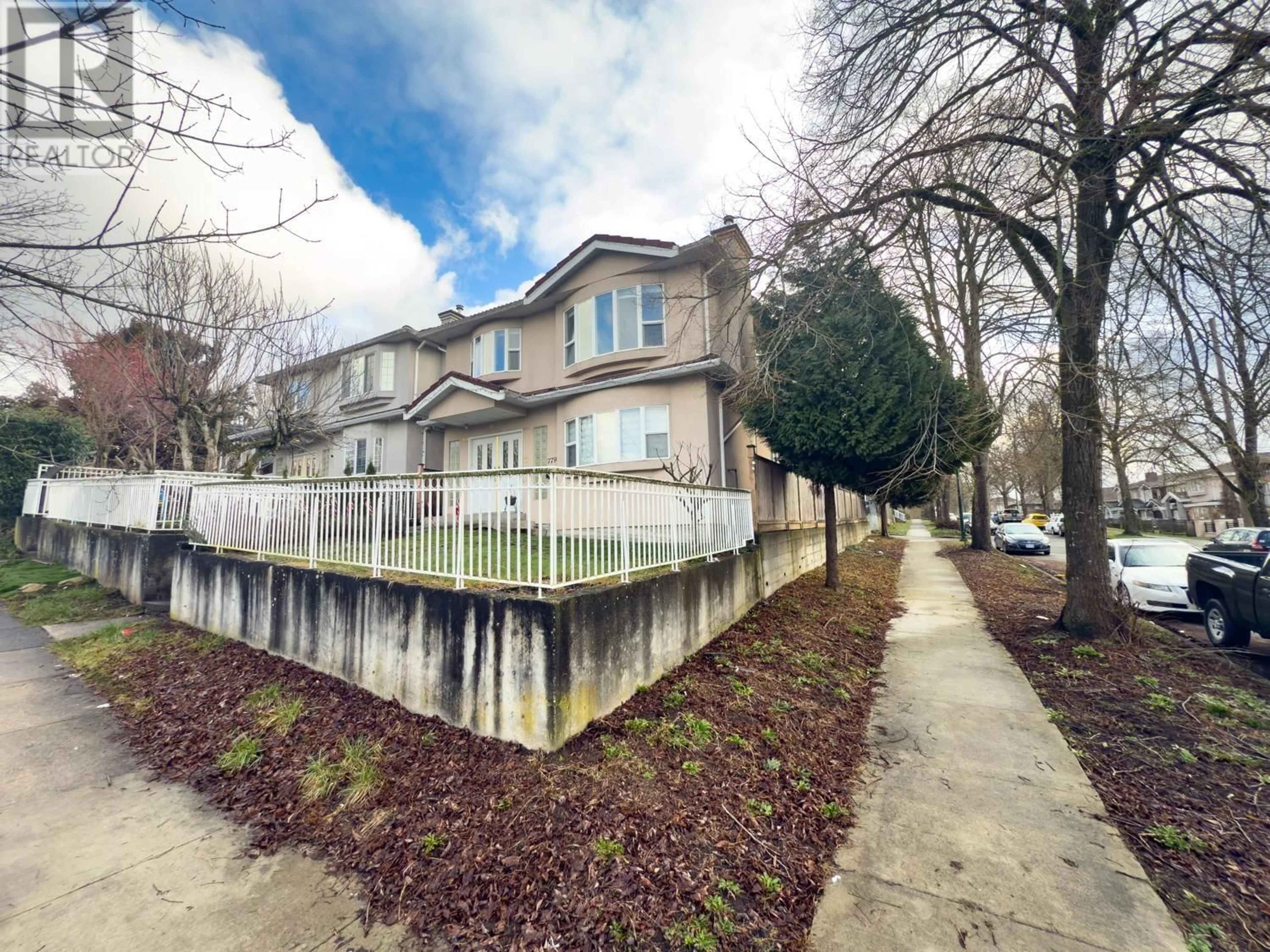 A pic from outside/outdoor area/front of a property/back of a property/a pic from drone, street for 7798 PRINCE ALBERT STREET, Vancouver British Columbia V5X3Z6