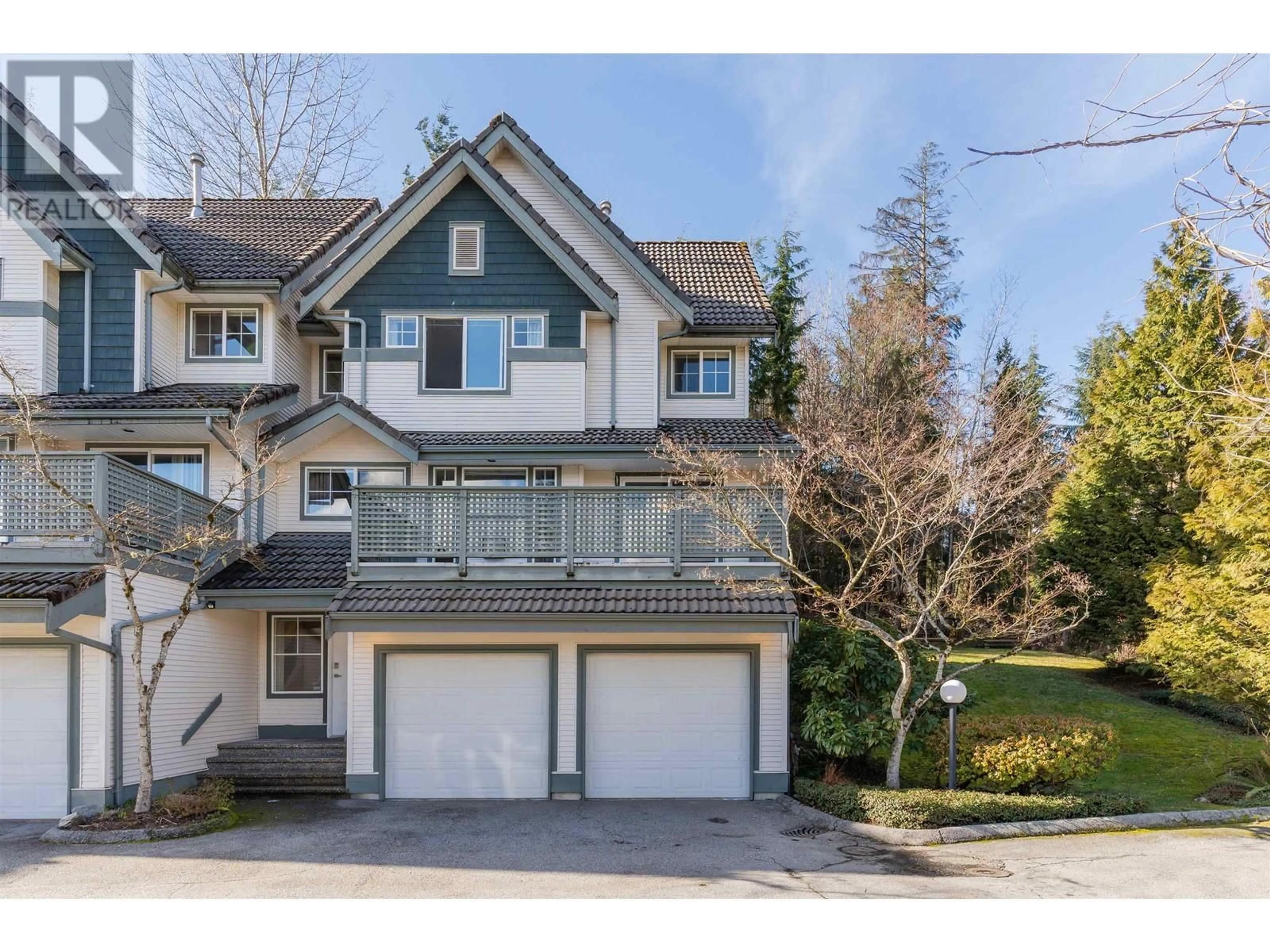 A pic from outside/outdoor area/front of a property/back of a property/a pic from drone, street for 7 - 2382 PARKWAY BOULEVARD, Coquitlam British Columbia V3E3M4