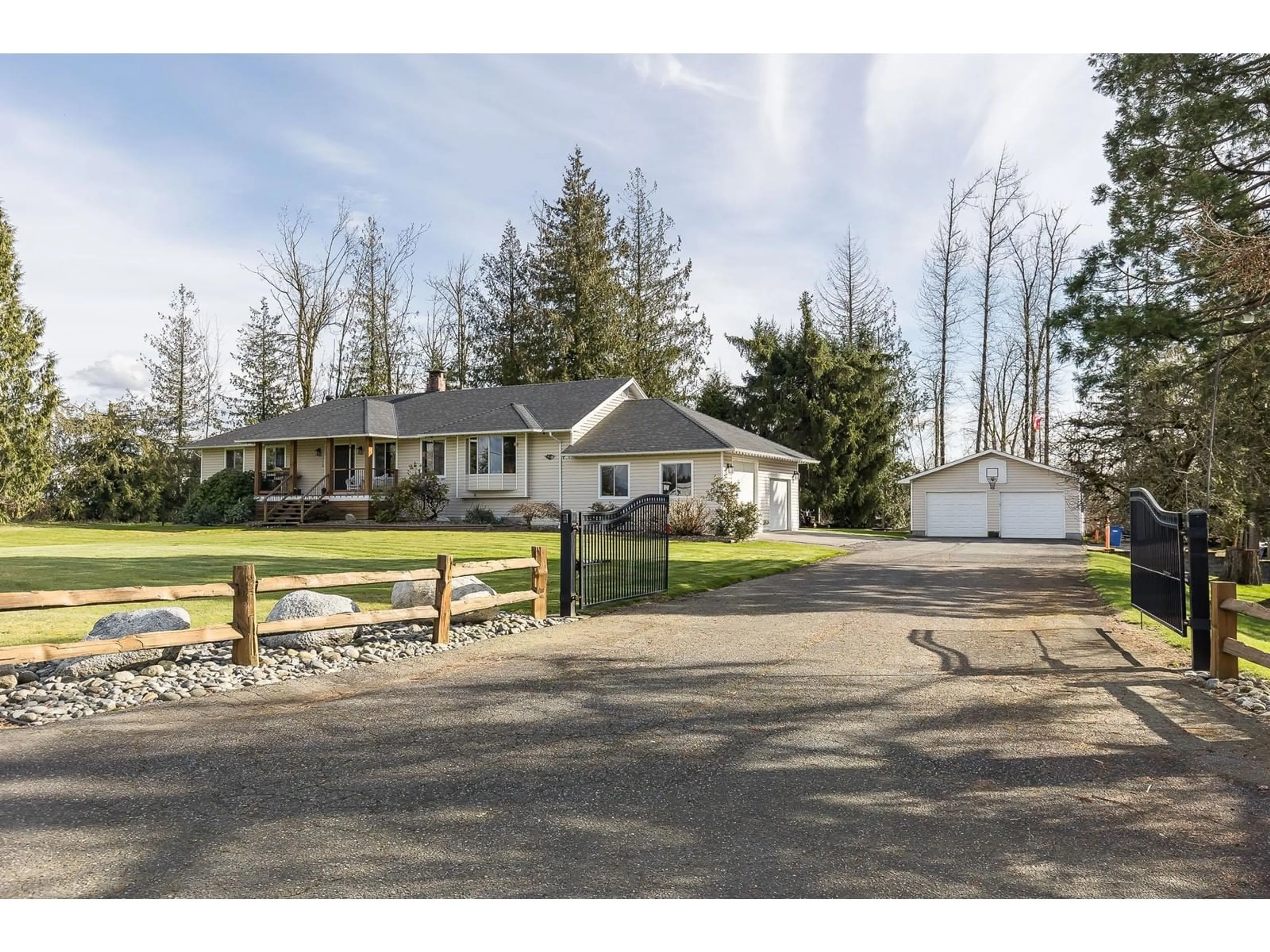 A pic from outside/outdoor area/front of a property/back of a property/a pic from drone, unknown for 29336 MACLURE, Abbotsford British Columbia V4X1K3