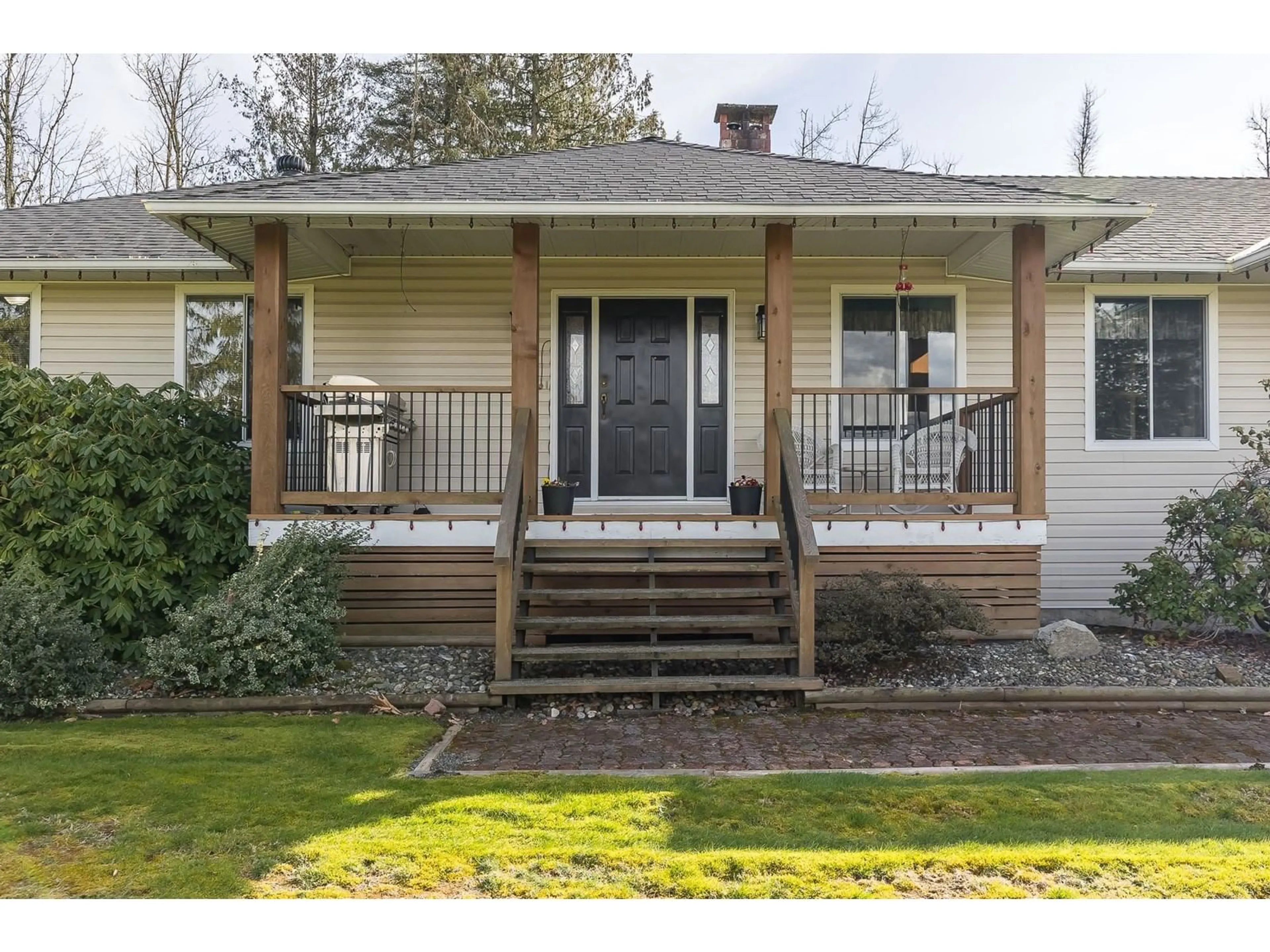 Home with vinyl exterior material, street for 29336 MACLURE, Abbotsford British Columbia V4X1K3