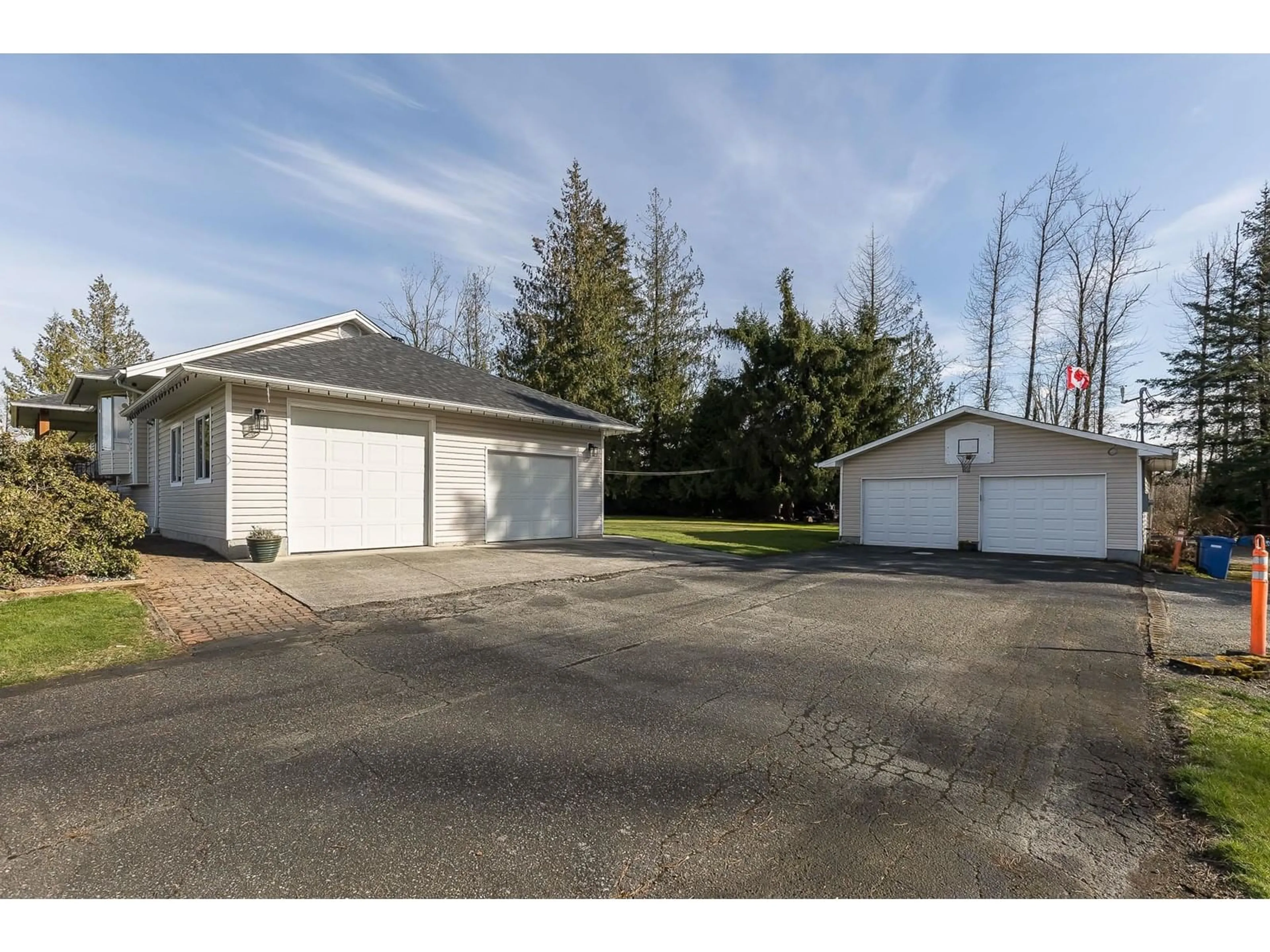 Indoor garage for 29336 MACLURE, Abbotsford British Columbia V4X1K3