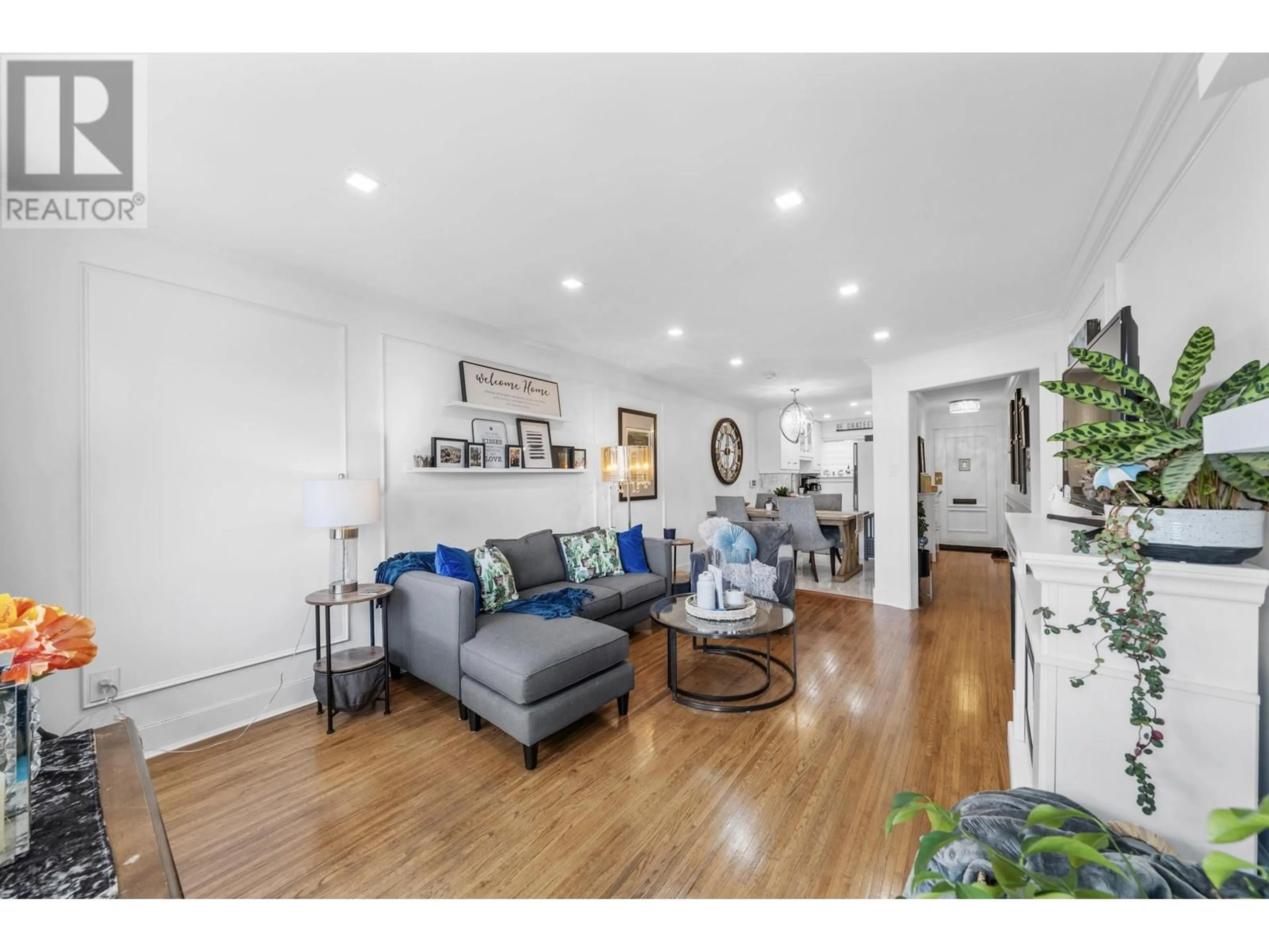 Living room with furniture, wood/laminate floor for 341 MARATHON COURT, Coquitlam British Columbia V3K4Z4