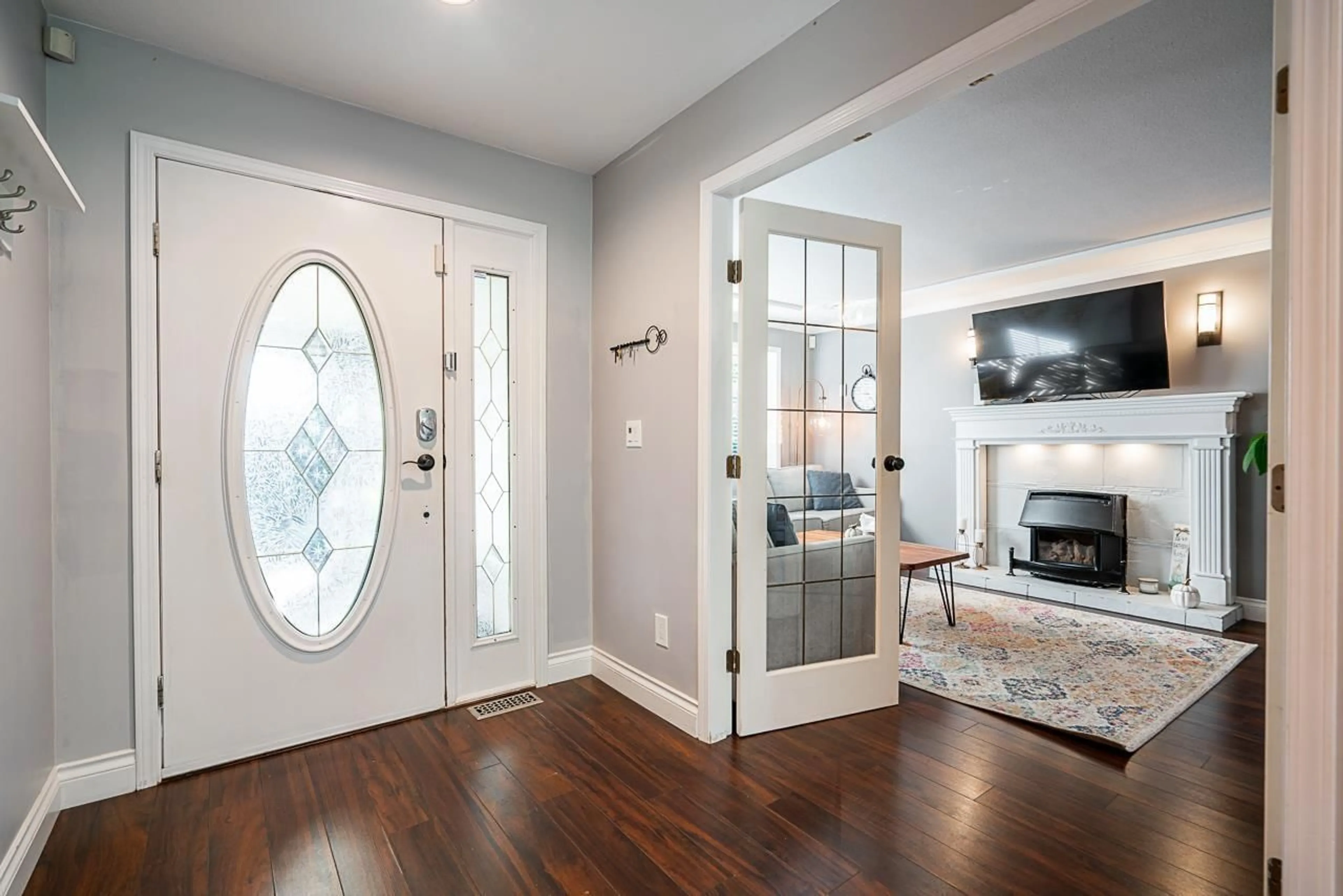 Indoor entryway for 20552 96A, Langley British Columbia V1M2H3