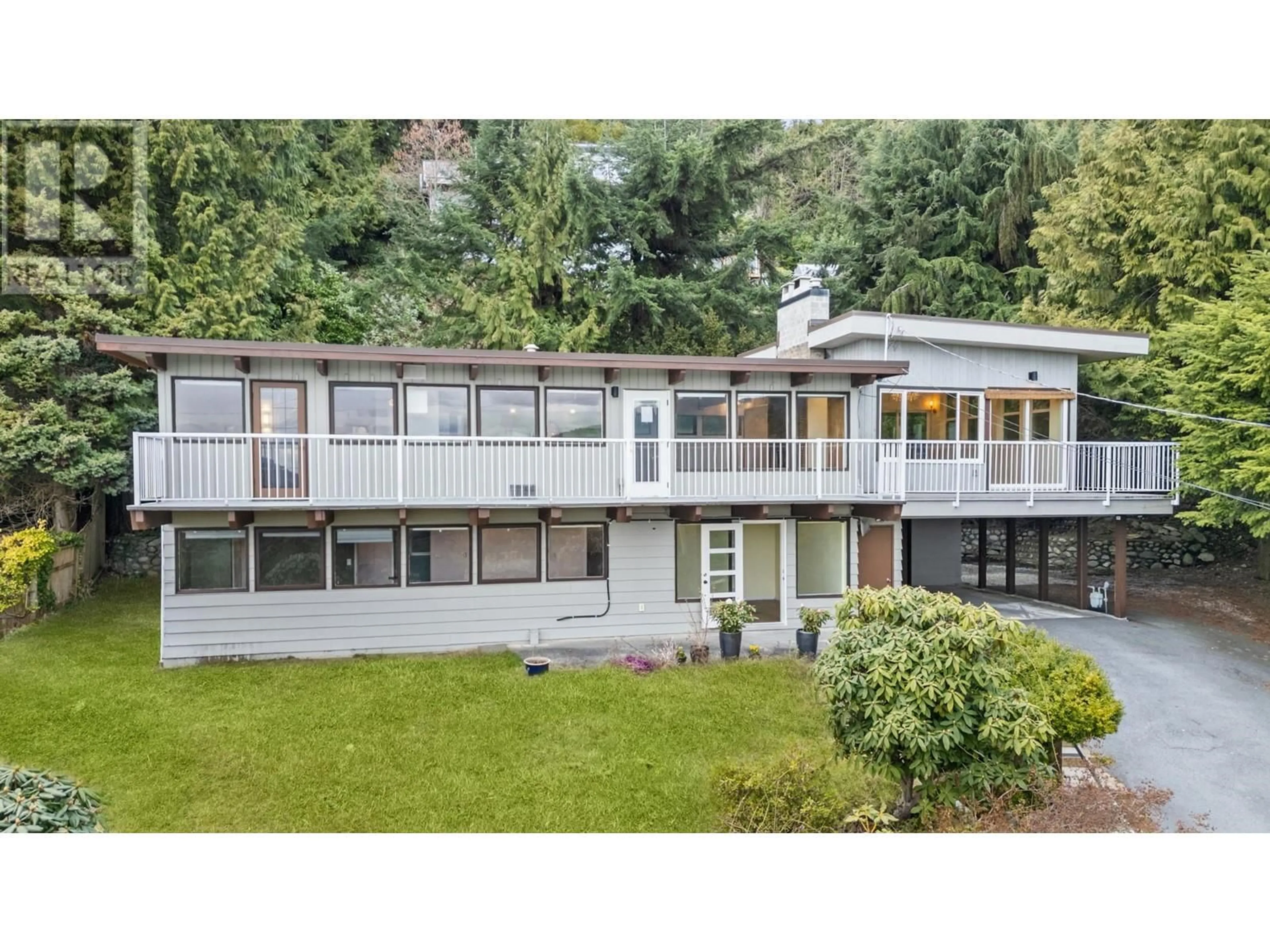 A pic from outside/outdoor area/front of a property/back of a property/a pic from drone, mountain view for 565 ST. GILES ROAD, West Vancouver British Columbia V7S1L7