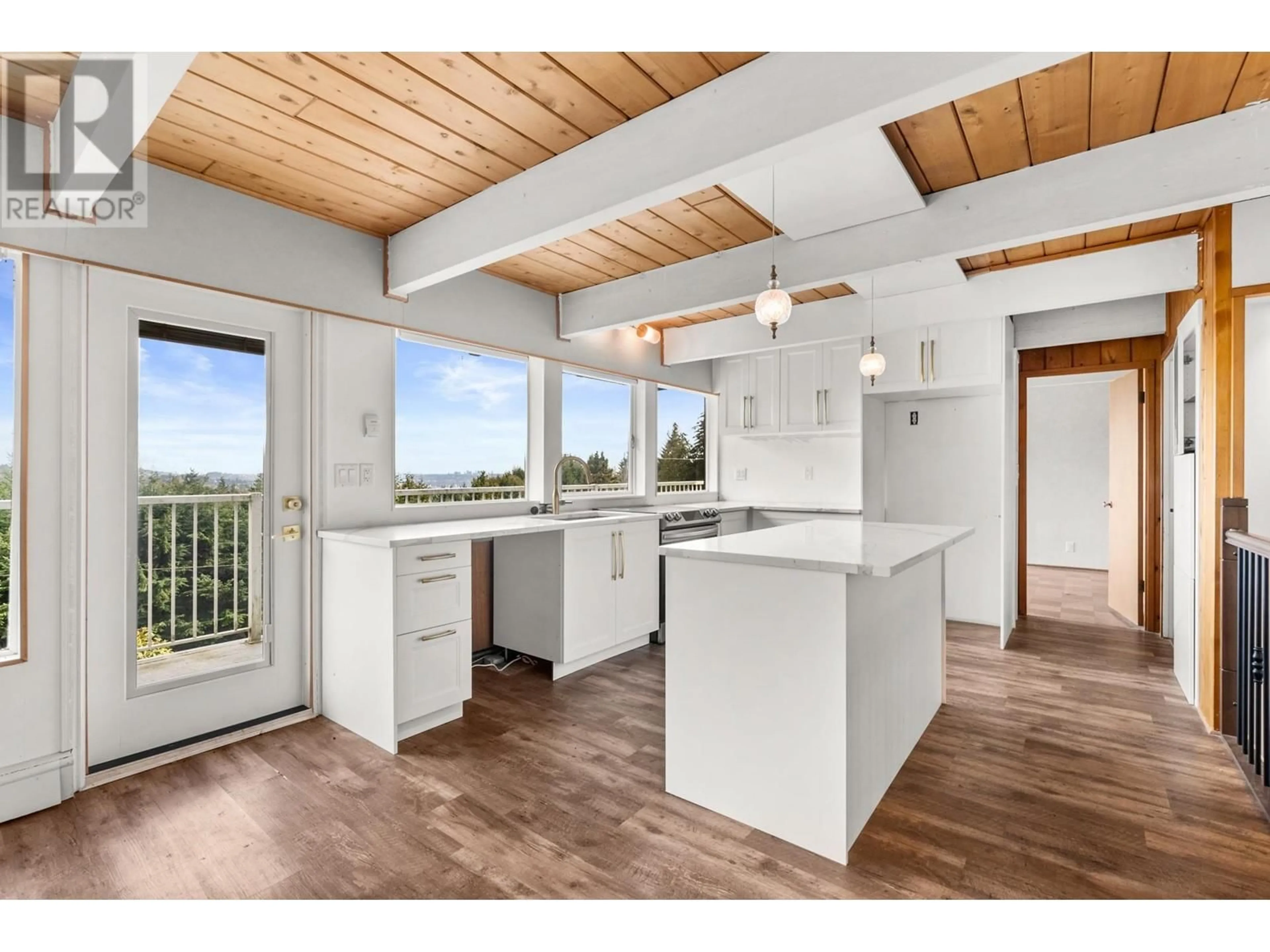 Open concept kitchen, wood/laminate floor for 565 ST. GILES ROAD, West Vancouver British Columbia V7S1L7