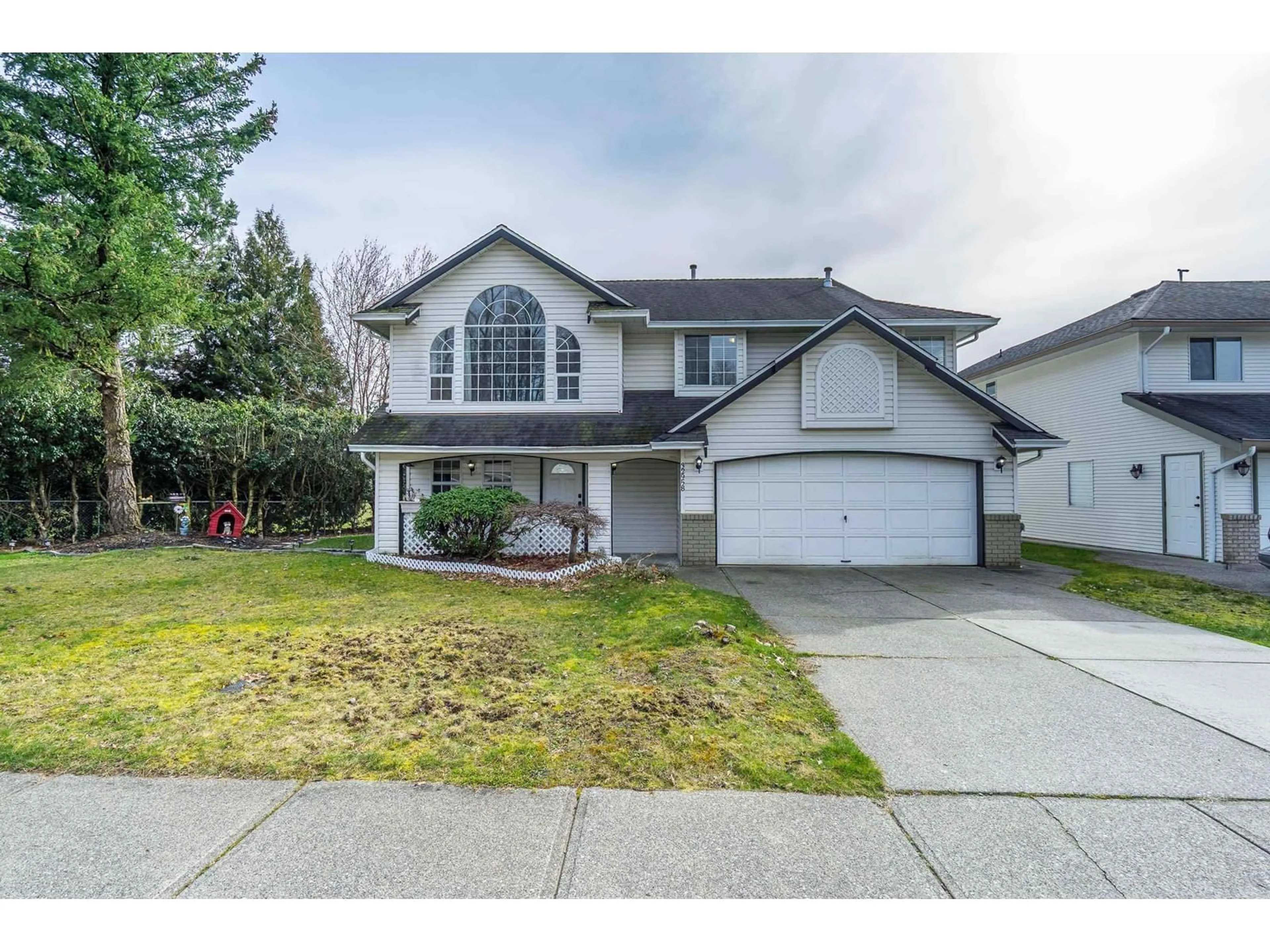 Home with vinyl exterior material, street for 32958 HARWOOD, Abbotsford British Columbia V2S7C2