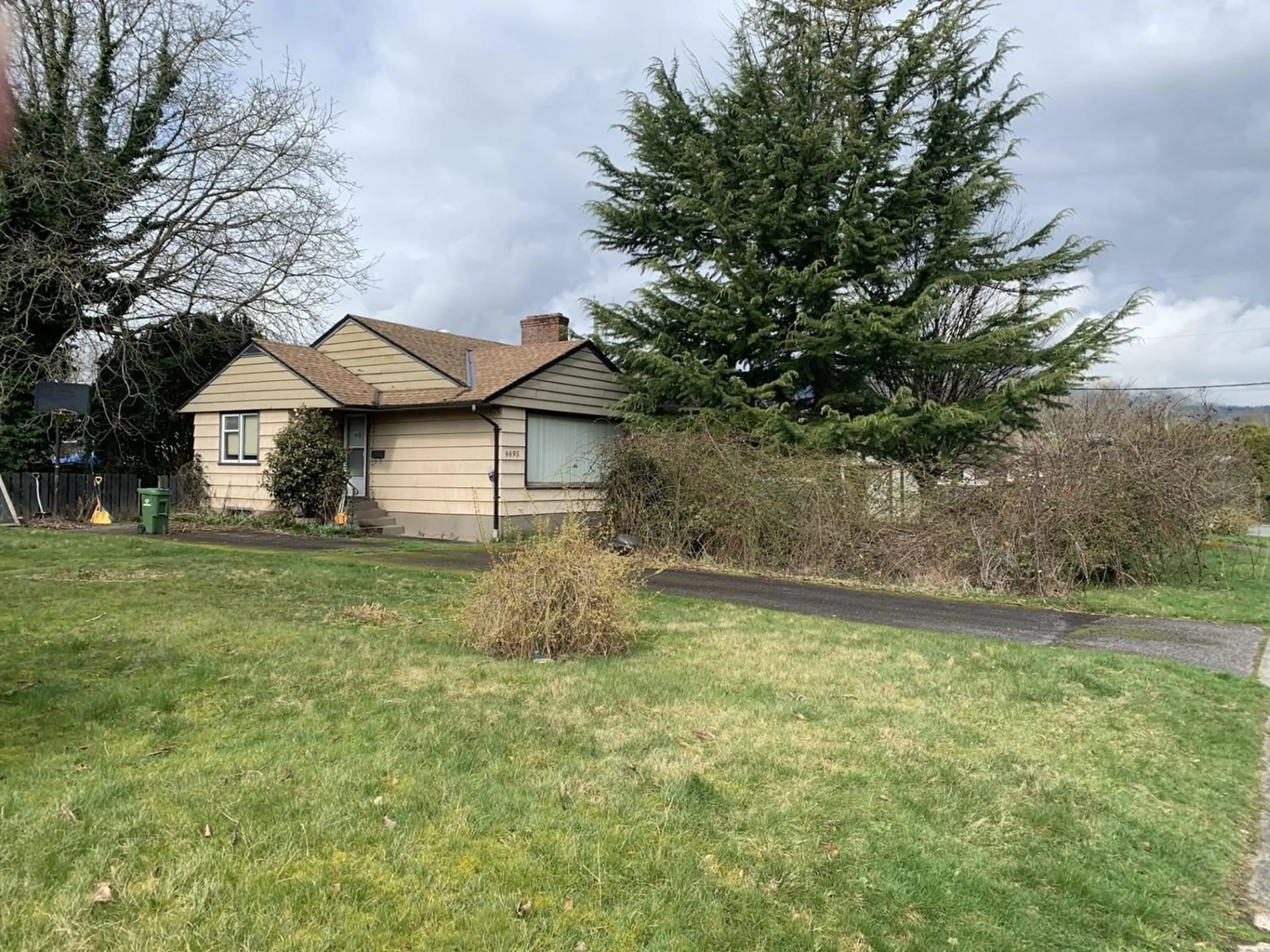 A pic from outside/outdoor area/front of a property/back of a property/a pic from drone, street for 9695 CORBOULD STREET, Chilliwack British Columbia V2P4B6