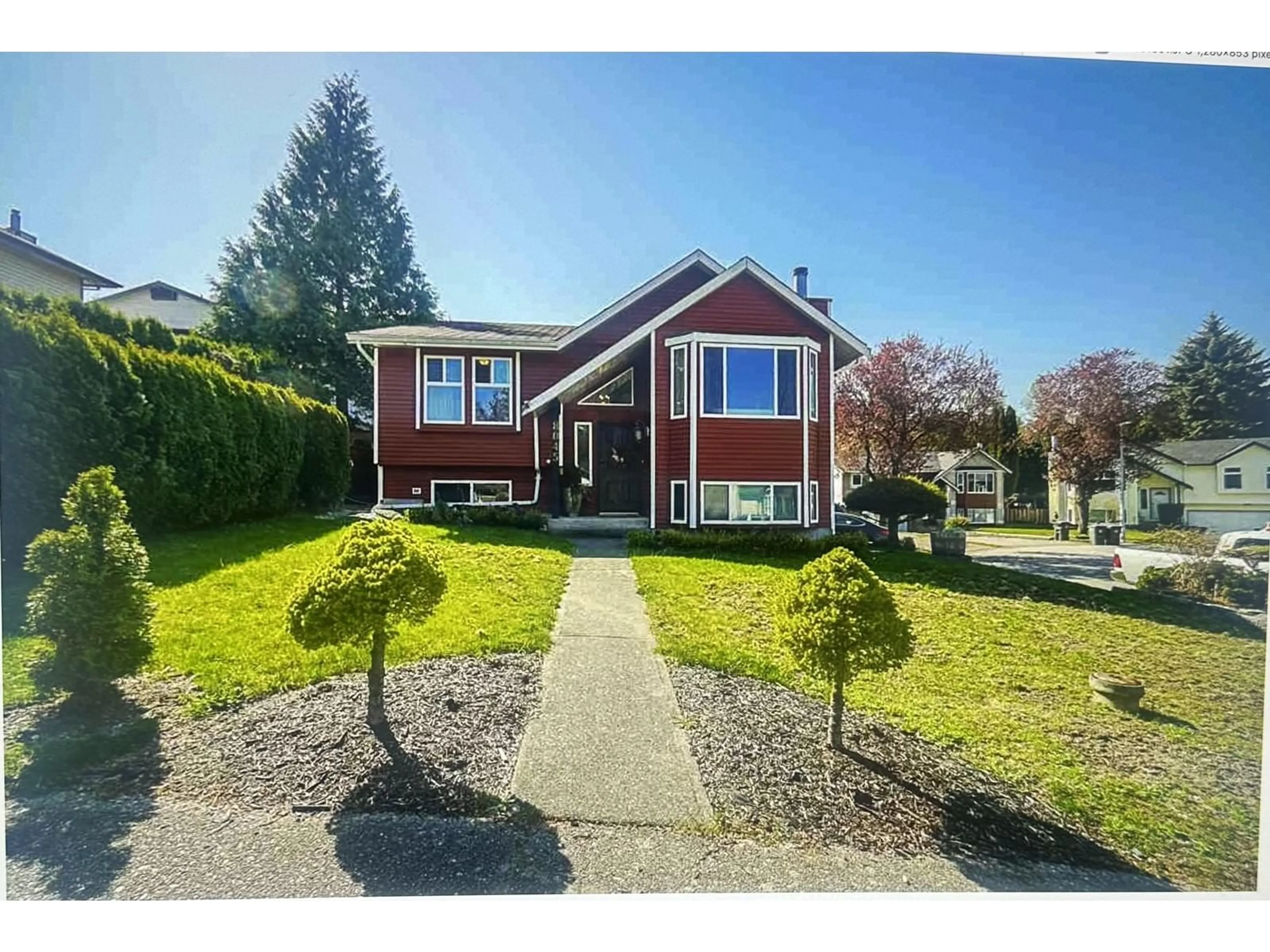 Home with vinyl exterior material, street for 8045 138A, Surrey British Columbia V3W9B3