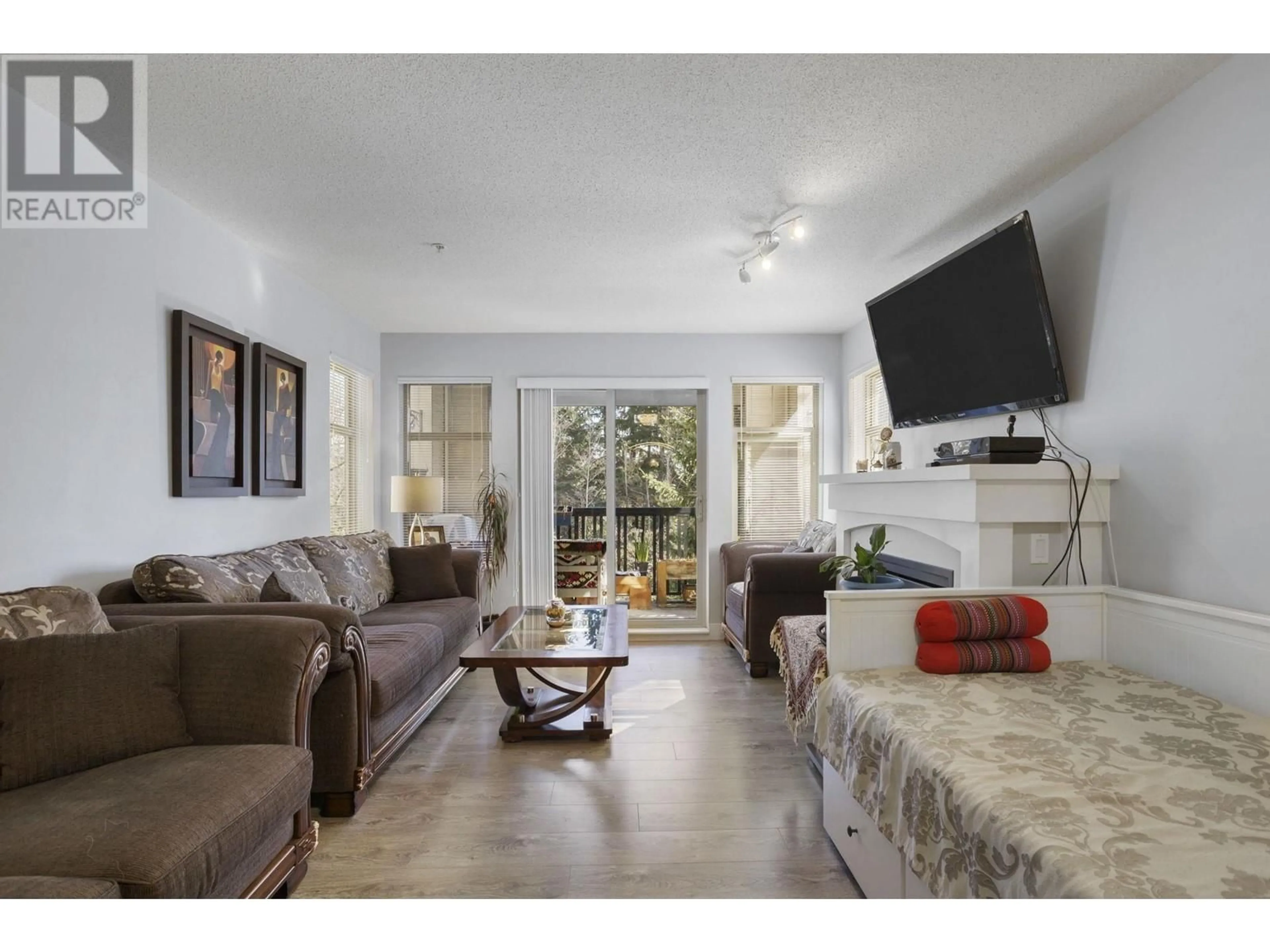 Living room with furniture, unknown for 207 - 2998 SILVER SPRINGS BOULEVARD, Coquitlam British Columbia V3E3R7