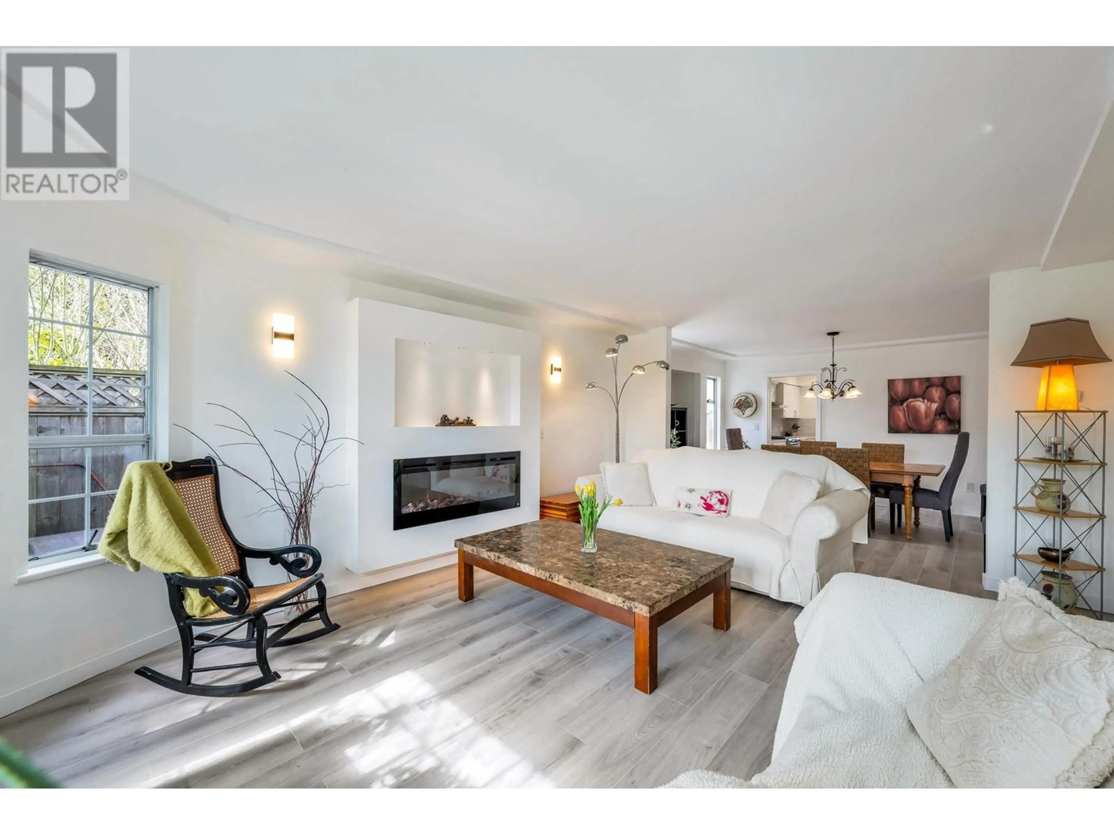 Living room with furniture, unknown for 6211 49 AVENUE, Delta British Columbia V4K4S5