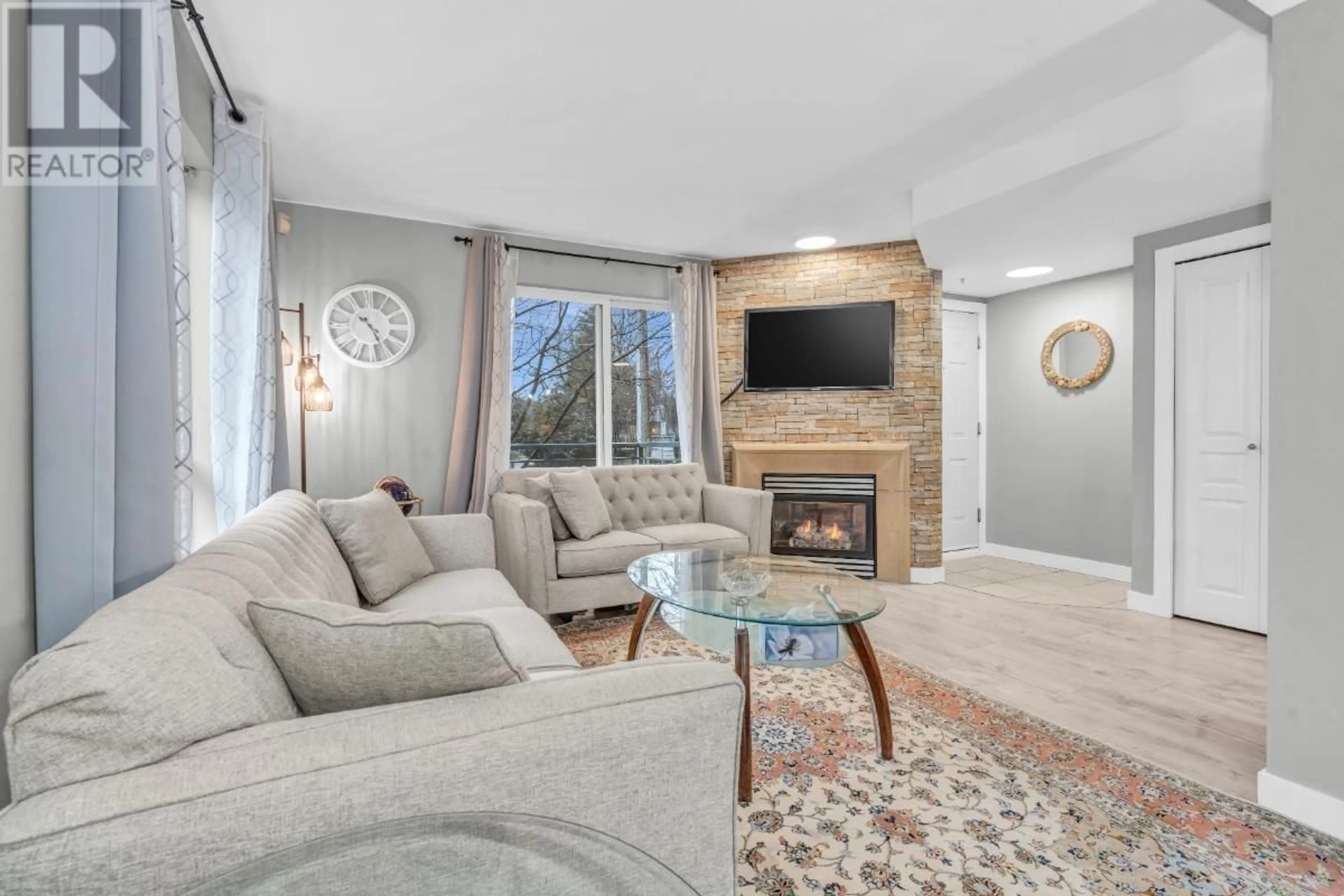 Living room with furniture, unknown for 2 - 288 ST. DAVIDS AVENUE, North Vancouver British Columbia V7L4X2