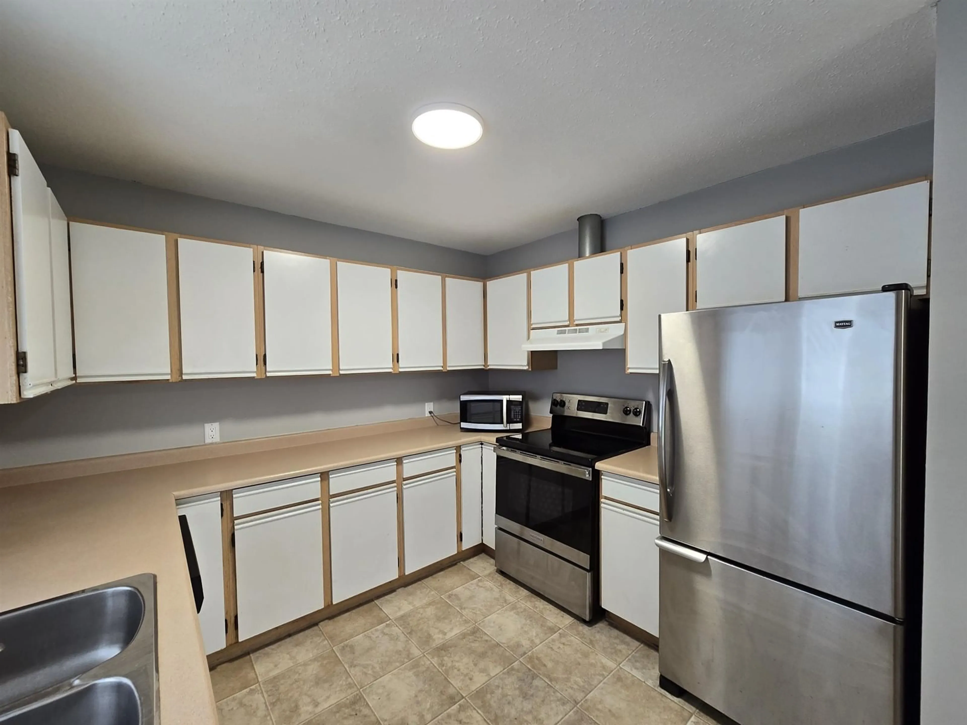 Standard kitchen, unknown for 45434 MEADOWBROOK DRIVE, Chilliwack British Columbia V2P7R9