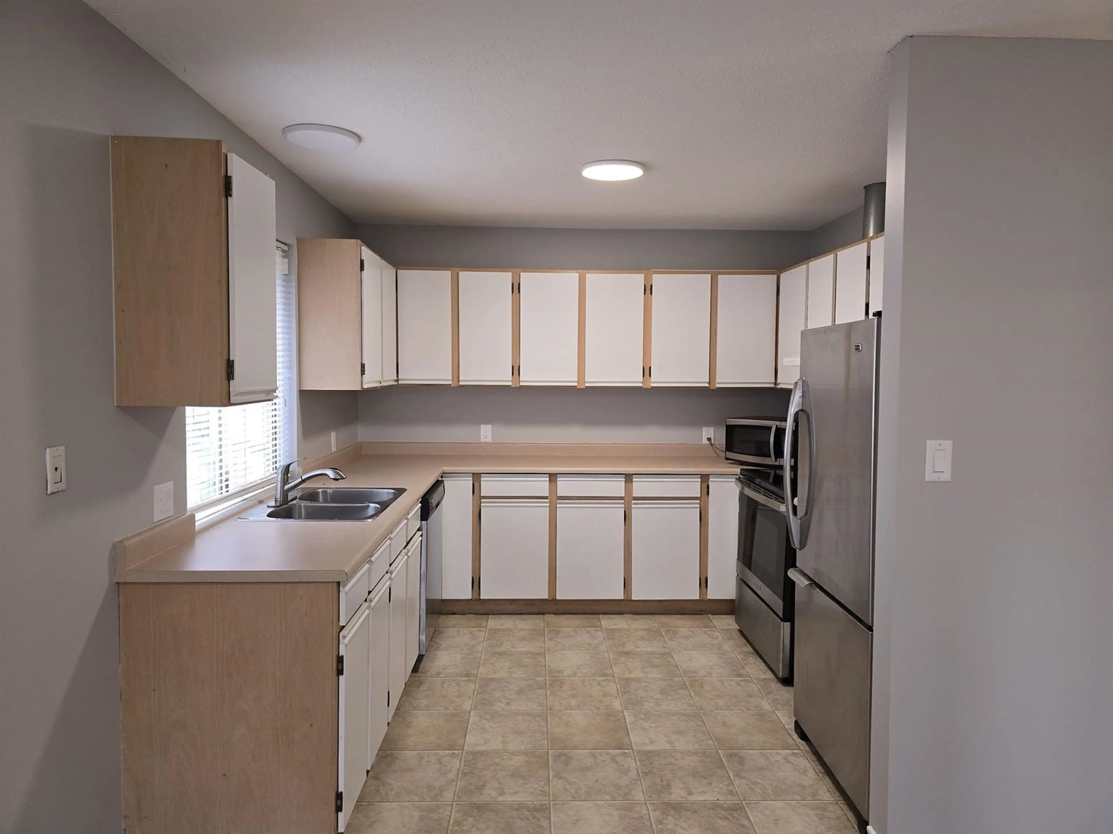 Standard kitchen, unknown for 45434 MEADOWBROOK DRIVE, Chilliwack British Columbia V2P7R9