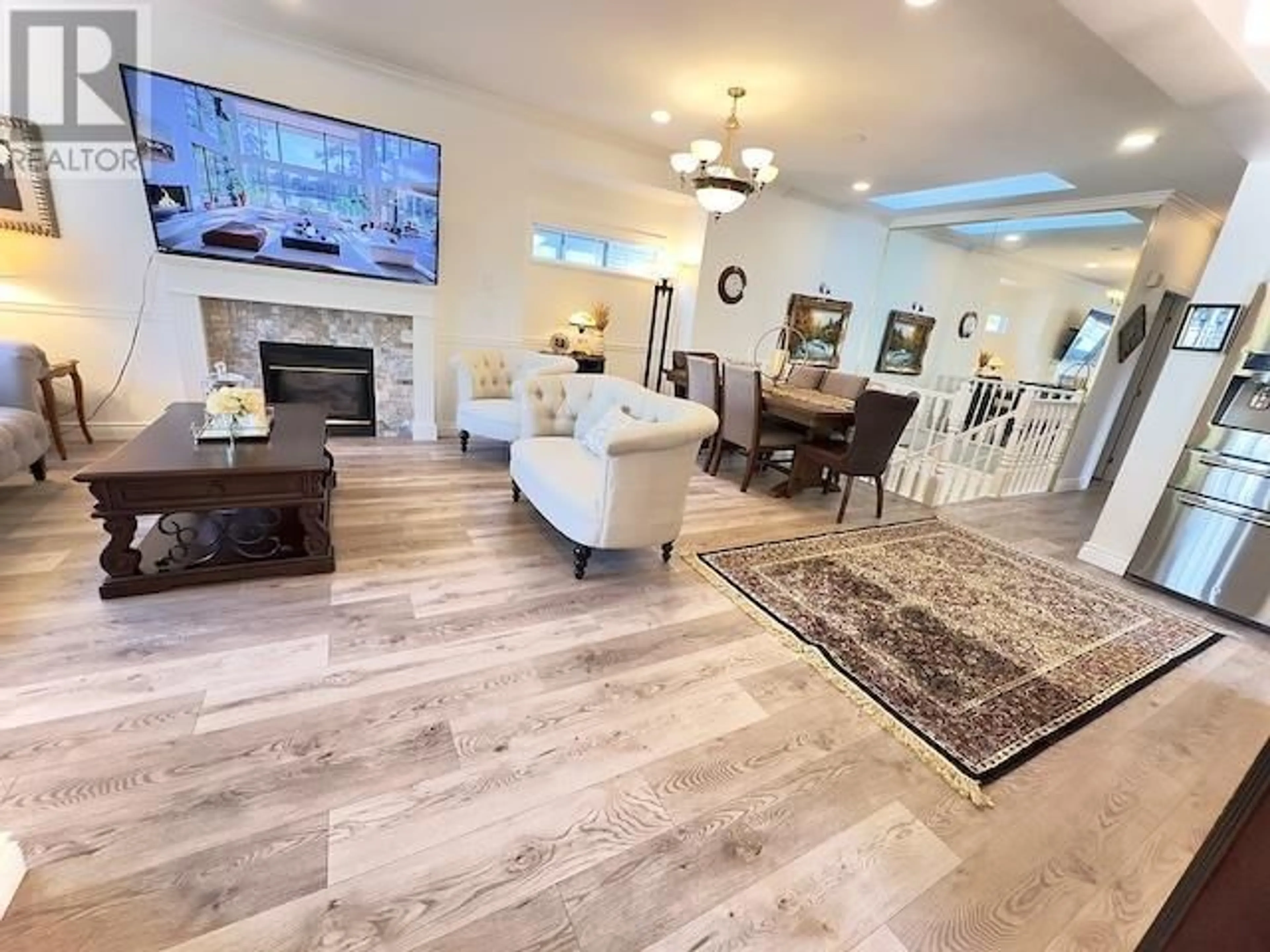 Living room with furniture, unknown for 122 BLACKBERRY DRIVE, Anmore British Columbia V3H5B4