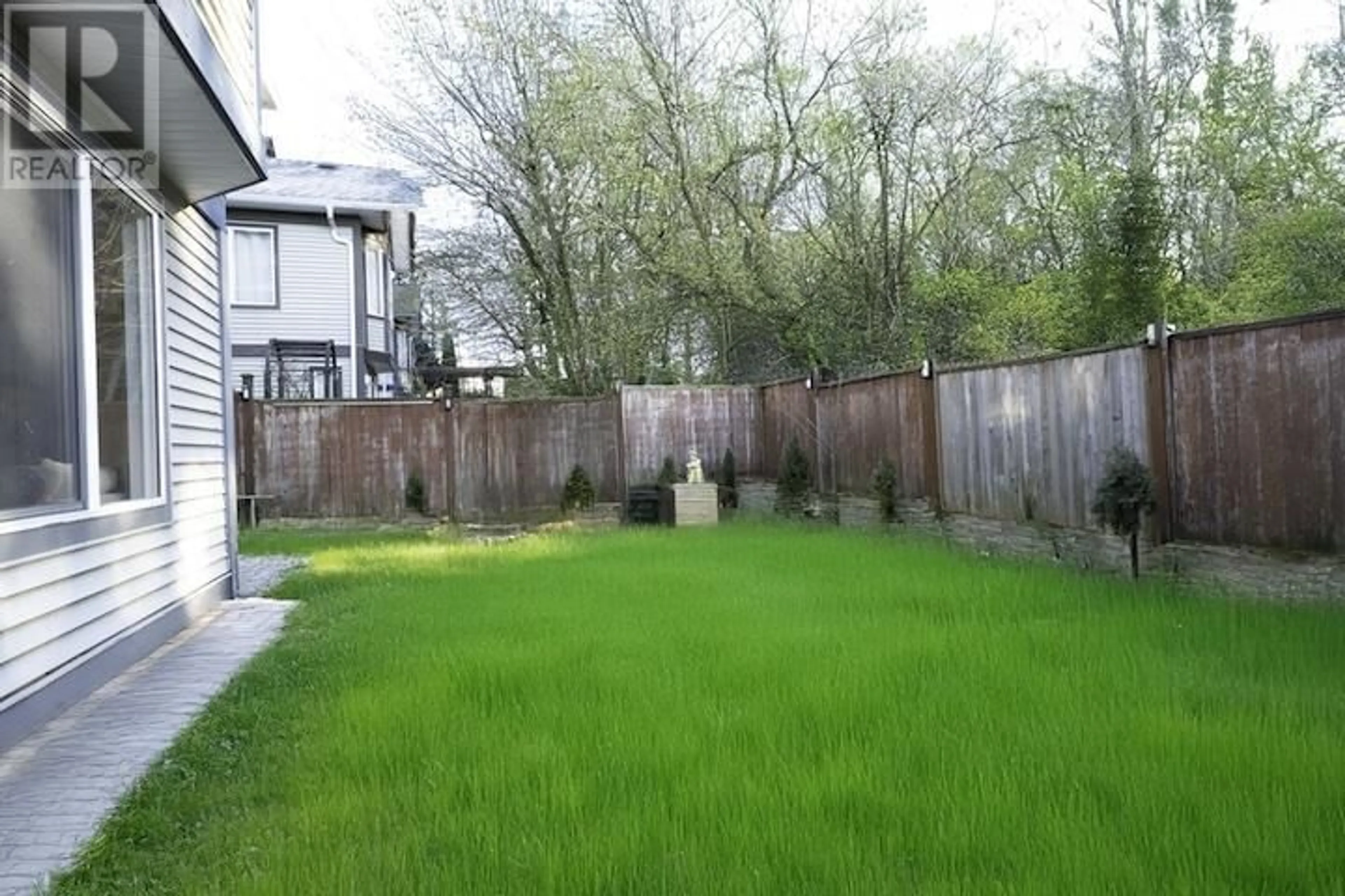 A pic from outside/outdoor area/front of a property/back of a property/a pic from drone, street for 122 BLACKBERRY DRIVE, Anmore British Columbia V3H5B4
