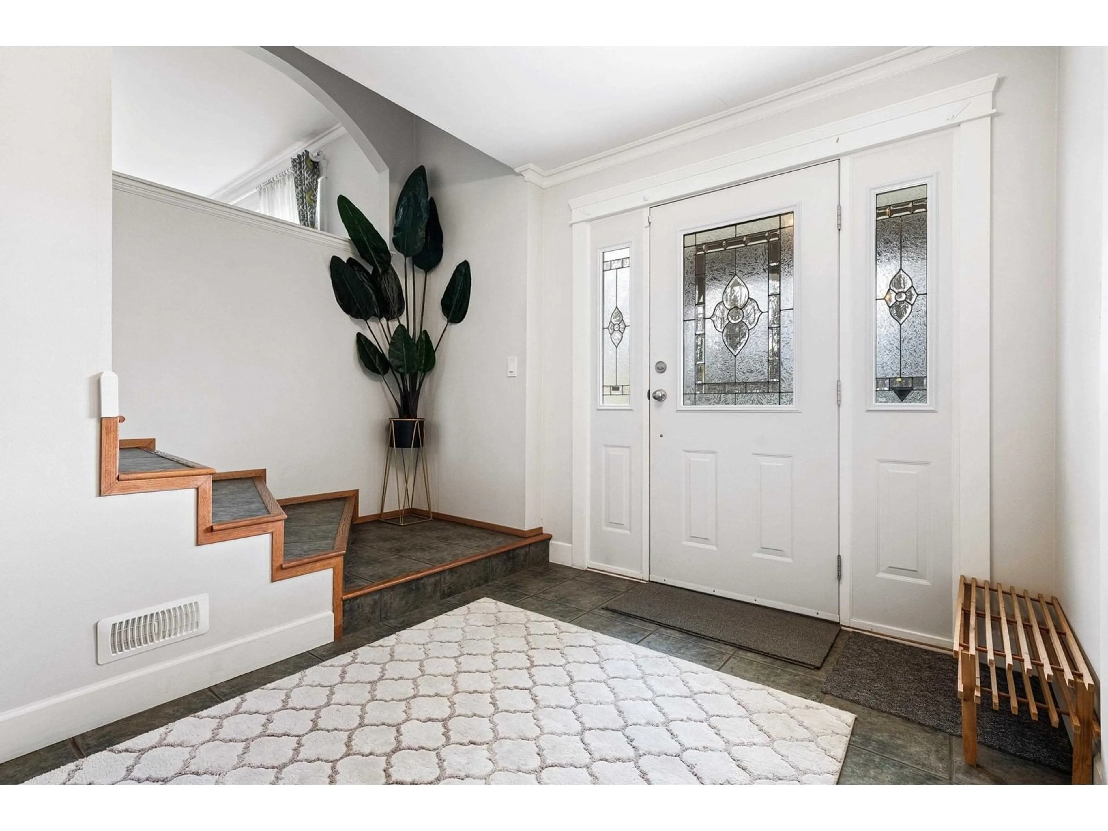 Indoor entryway for 41445 YALE ROAD, Chilliwack British Columbia V2R4J3