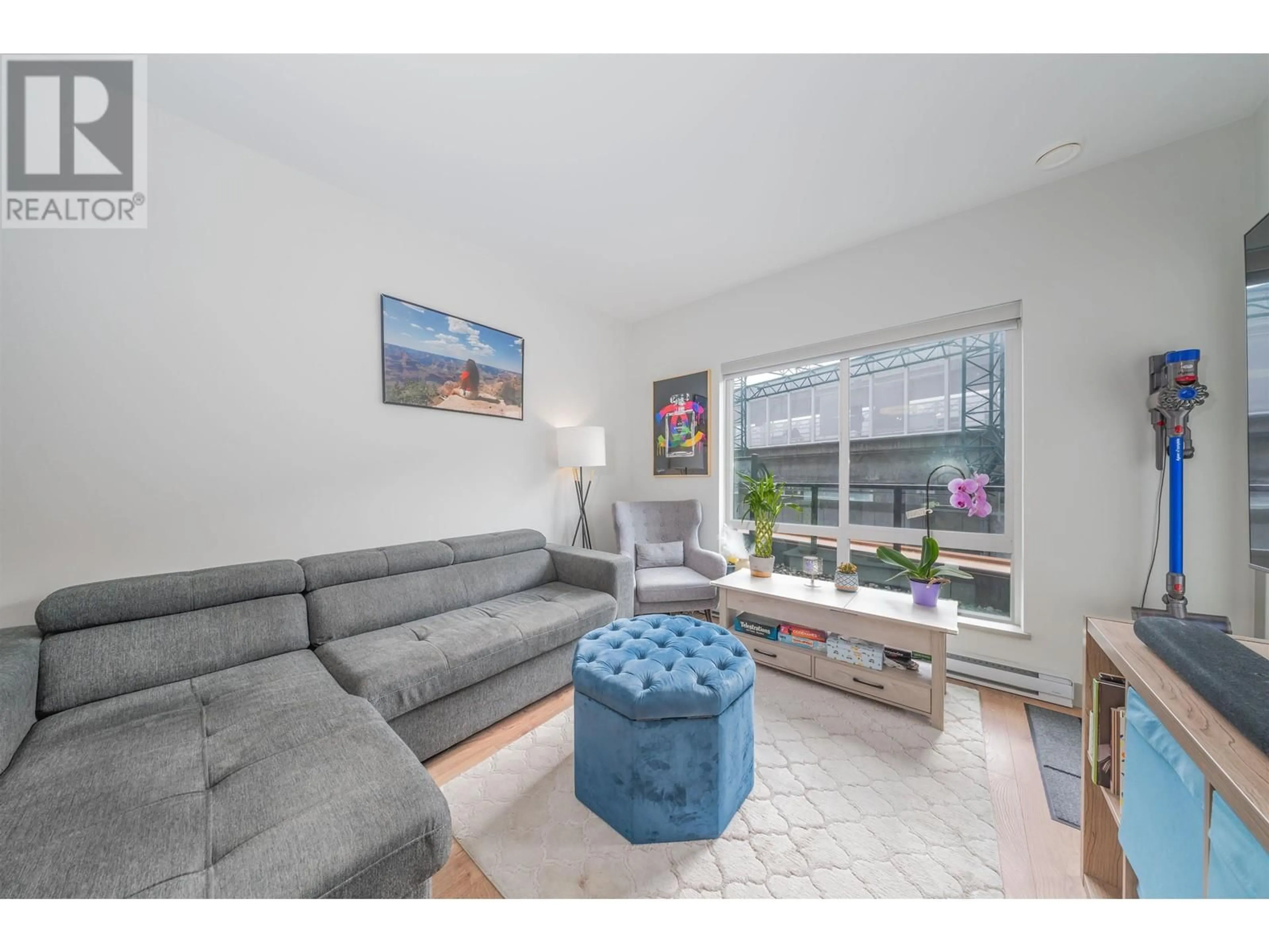 Living room with furniture, unknown for 201 - 6968 ROYAL OAK AVENUE, Burnaby British Columbia V5J4J2