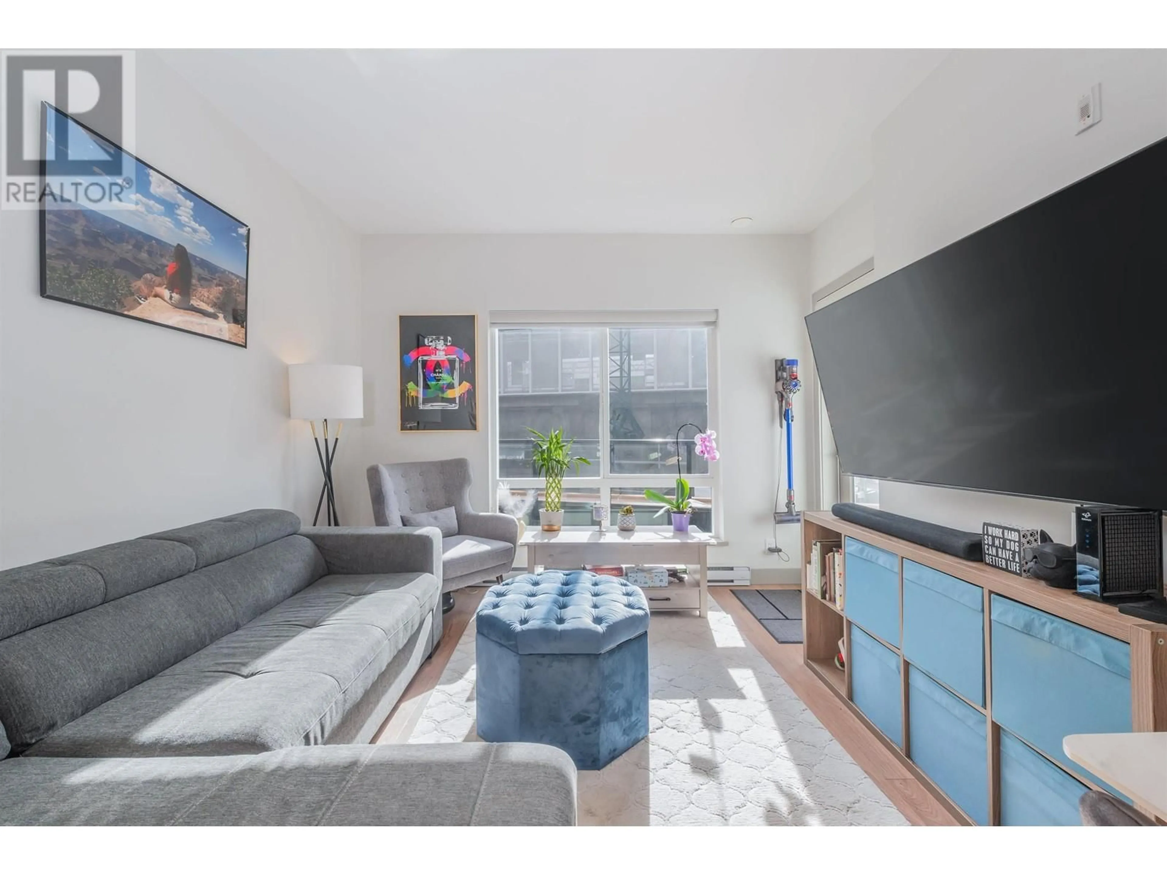 Living room with furniture, unknown for 201 - 6968 ROYAL OAK AVENUE, Burnaby British Columbia V5J4J2