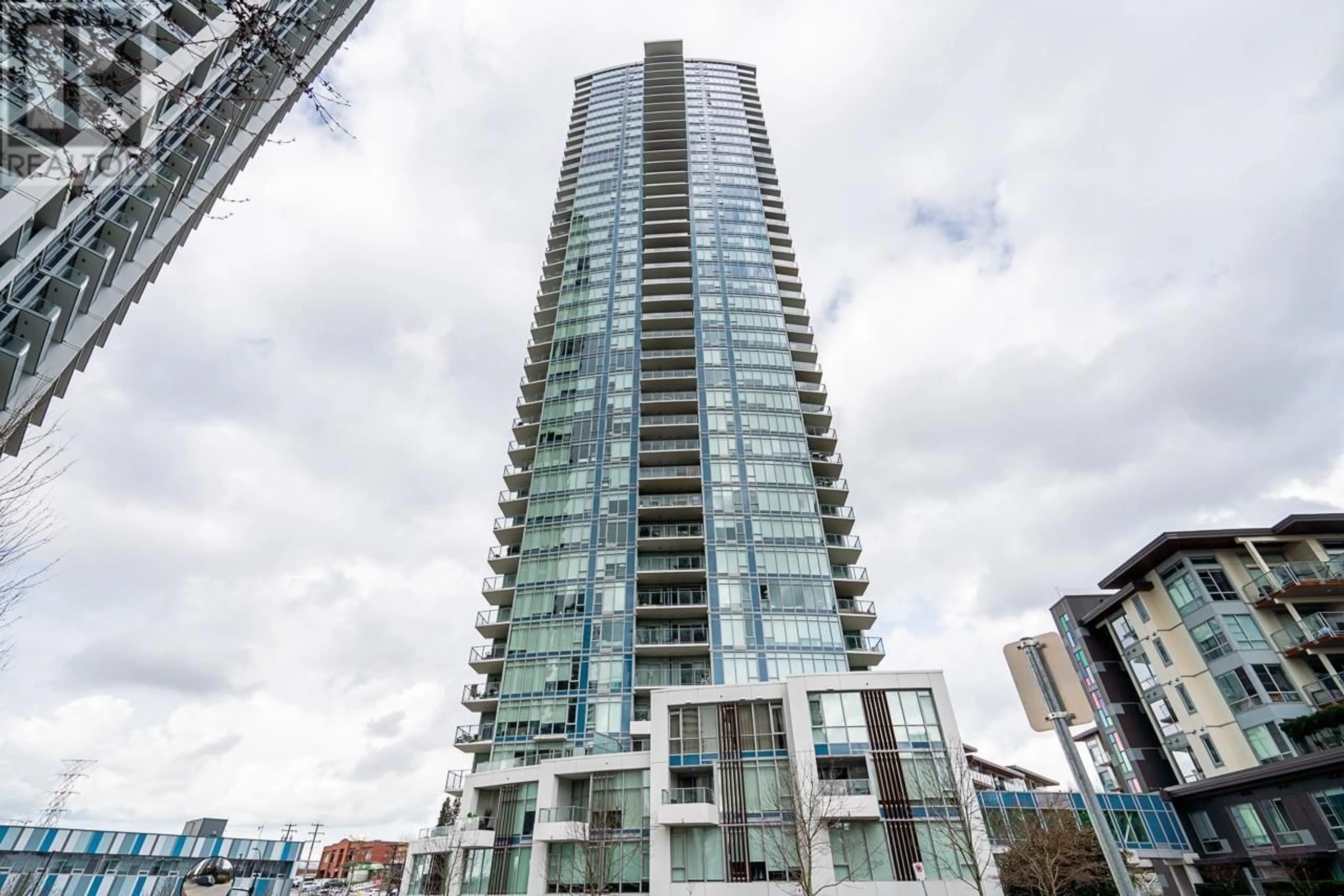 A pic from outside/outdoor area/front of a property/back of a property/a pic from drone, city buildings view from balcony for 3601 - 1788 GILMORE AVENUE, Burnaby British Columbia V5C0L5