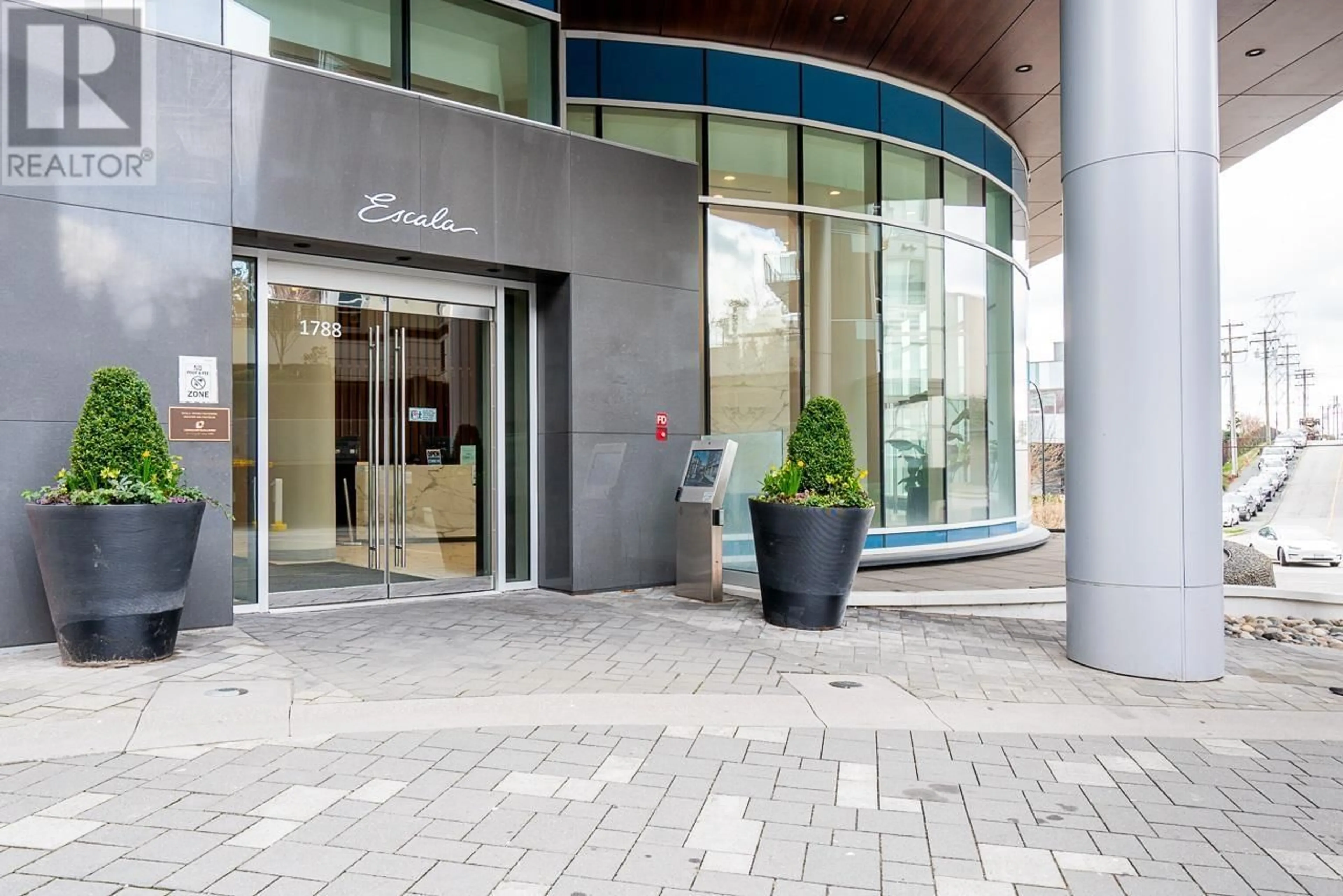 Indoor foyer for 3601 - 1788 GILMORE AVENUE, Burnaby British Columbia V5C0L5
