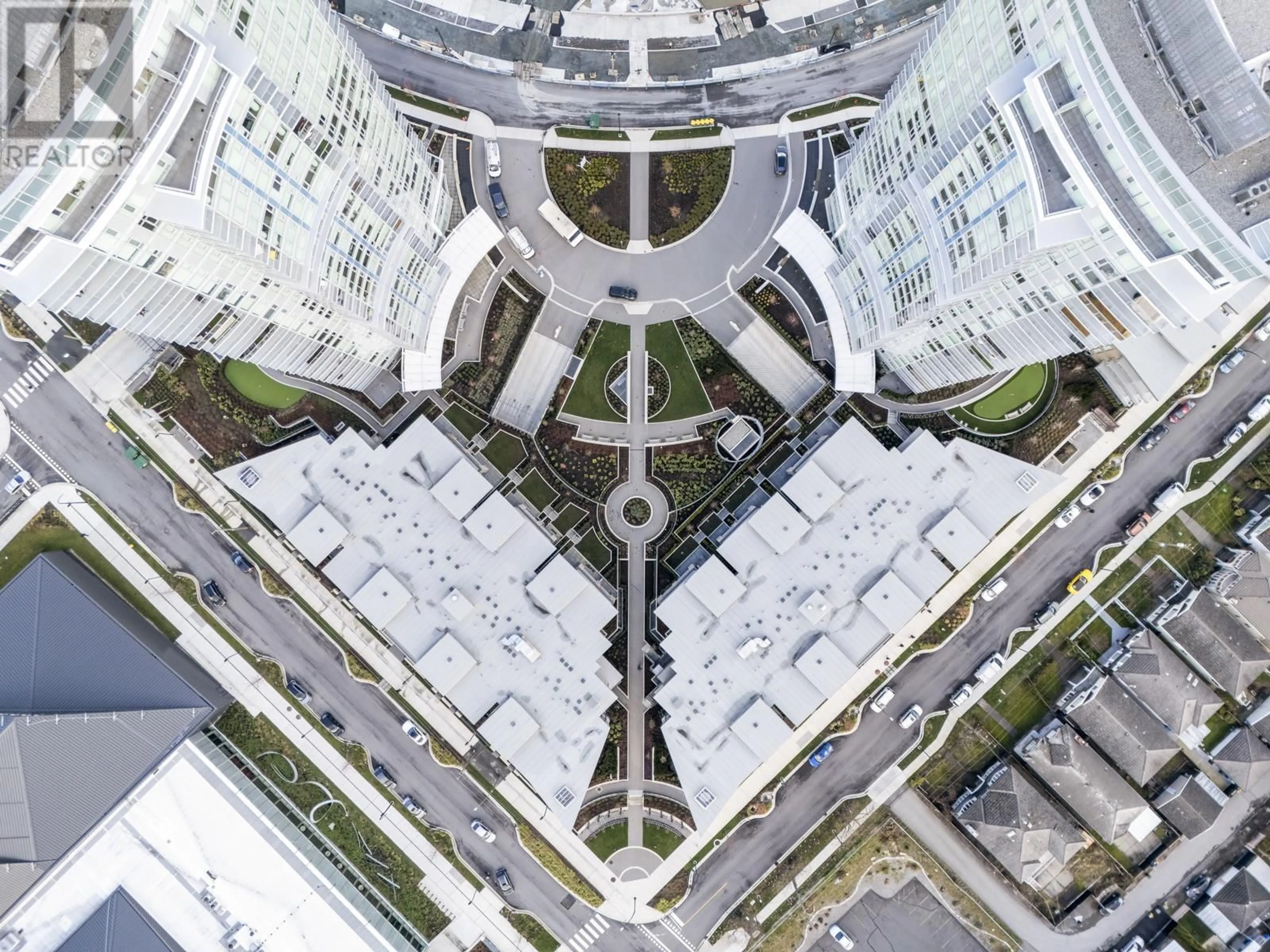 A pic from outside/outdoor area/front of a property/back of a property/a pic from drone, street for 2602 - 7683 PARK CRESCENT, Burnaby British Columbia V3N0J4