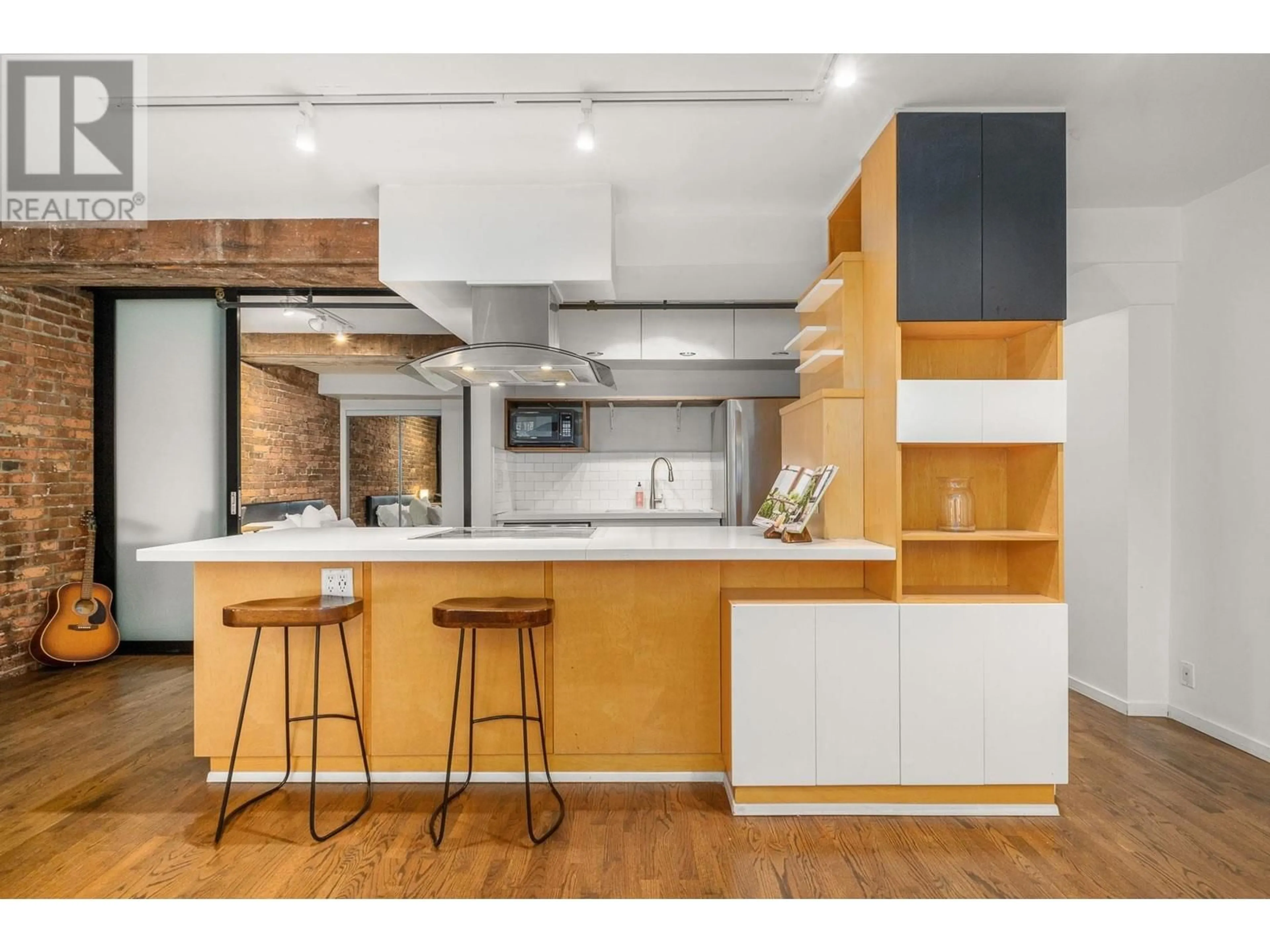 Open concept kitchen, wood/laminate floor for 203 - 150 ALEXANDER STREET, Vancouver British Columbia V6A1B5