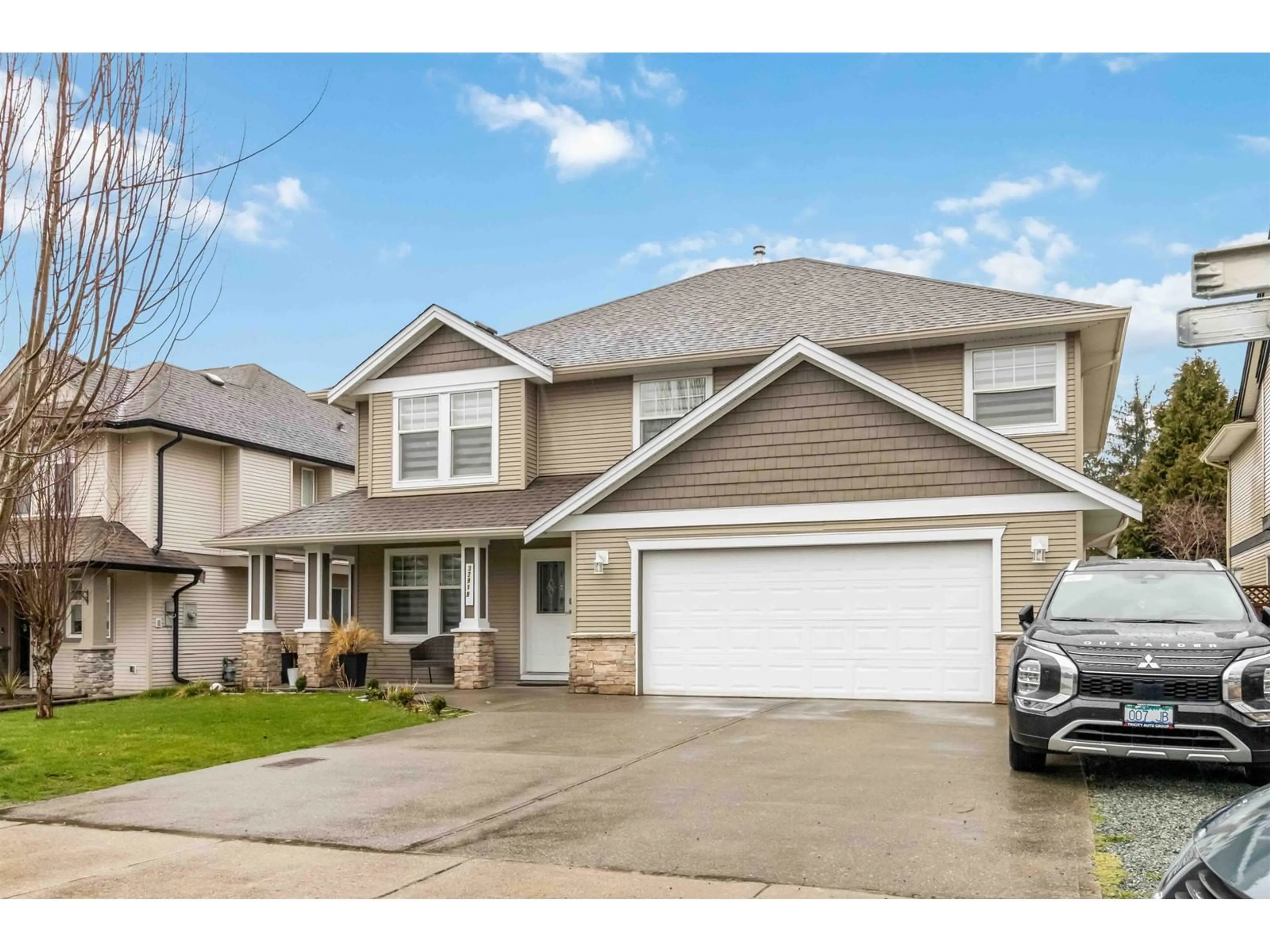Home with vinyl exterior material, street for 32919 DESBRISAY, Mission British Columbia V2V7R2