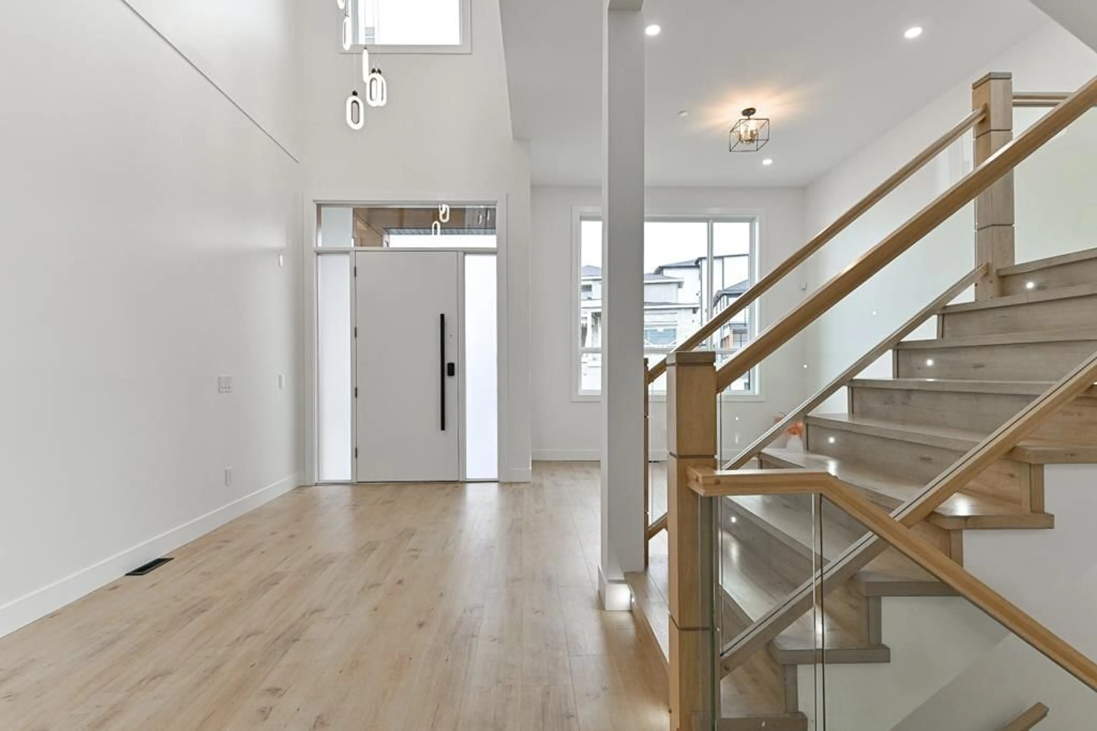 Indoor foyer for 5289 HIGHVIEW DRIVE, Chilliwack British Columbia V2R6G4