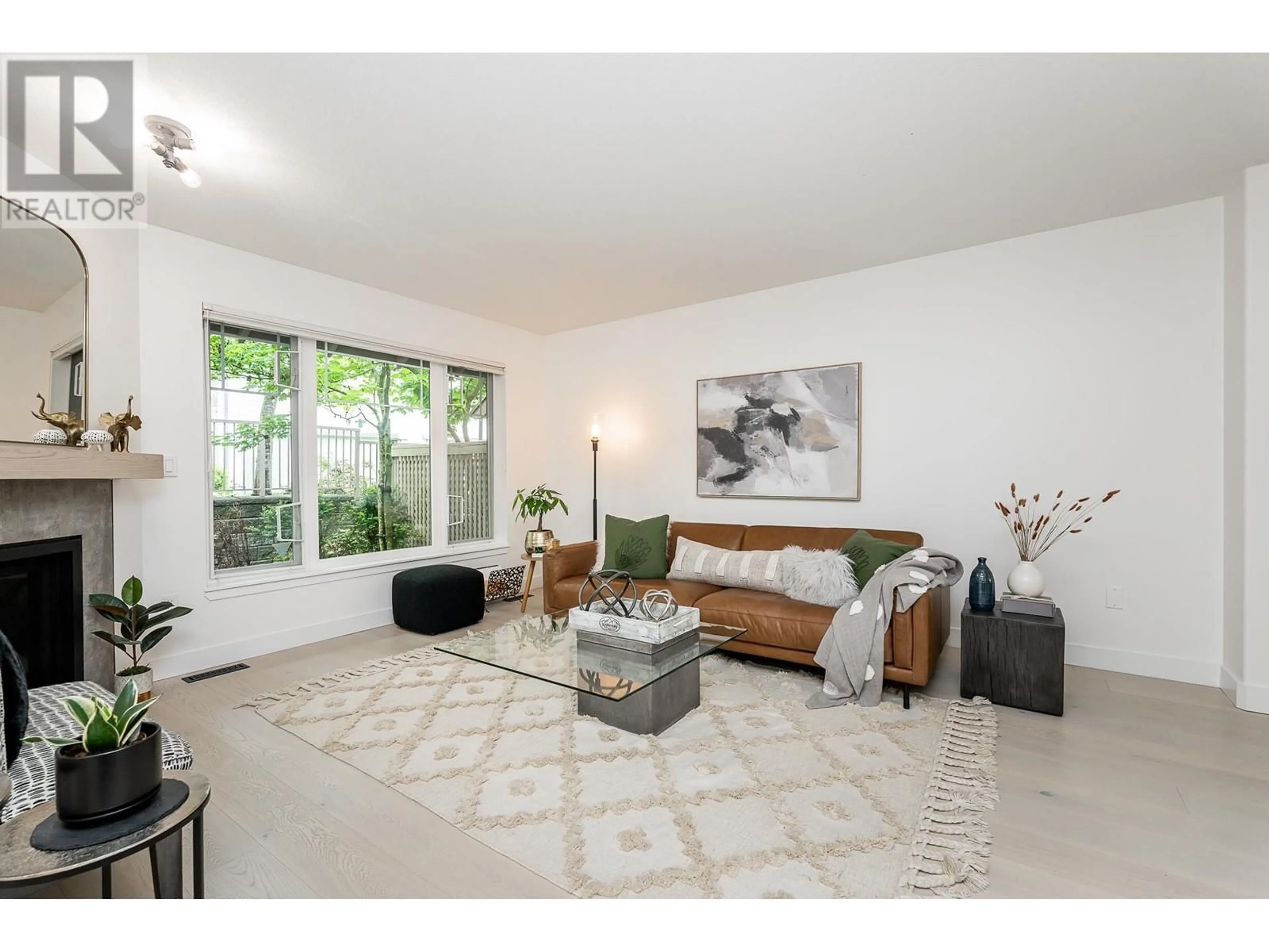 Living room with furniture, unknown for 47 - 2351 PARKWAY BOULEVARD, Coquitlam British Columbia V3E3P2