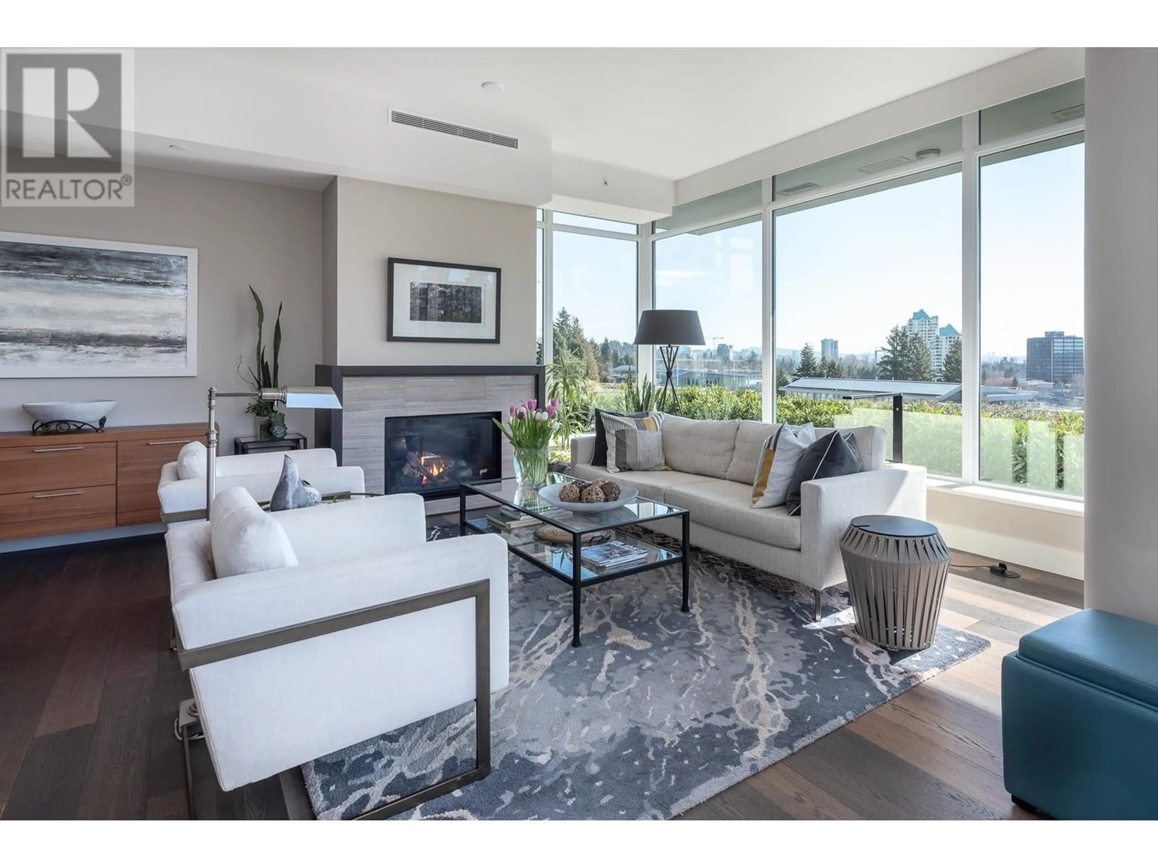 Living room with furniture, unknown for 501 - 918 KEITH ROAD, West Vancouver British Columbia V7T1M3
