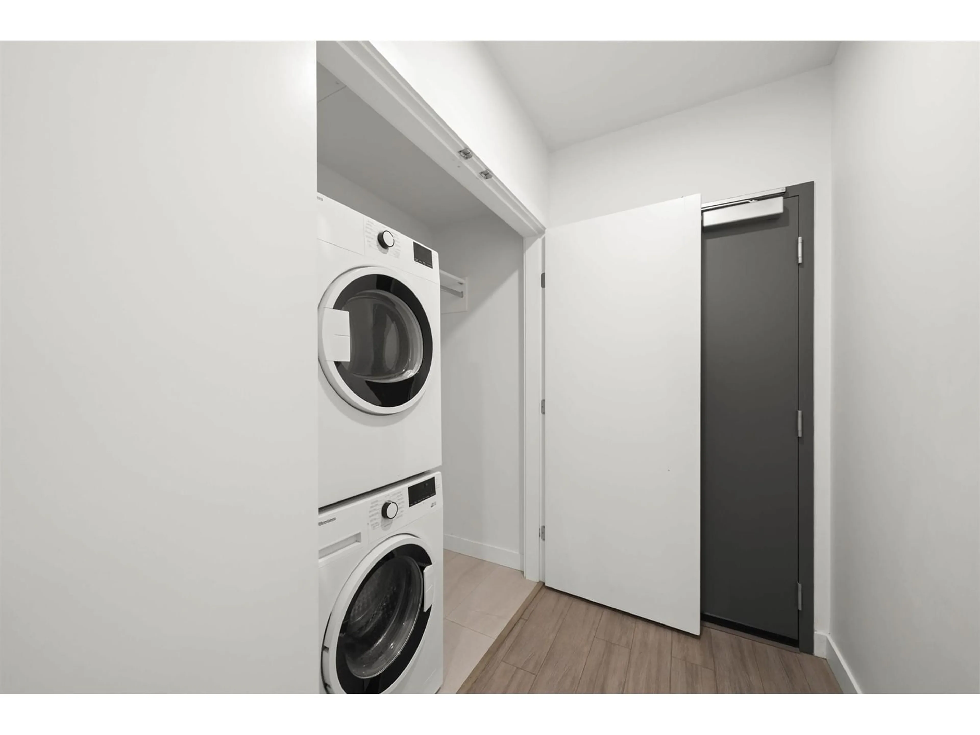 Laundry room for 1309 - 13615 FRASER, Surrey British Columbia V3T0P7