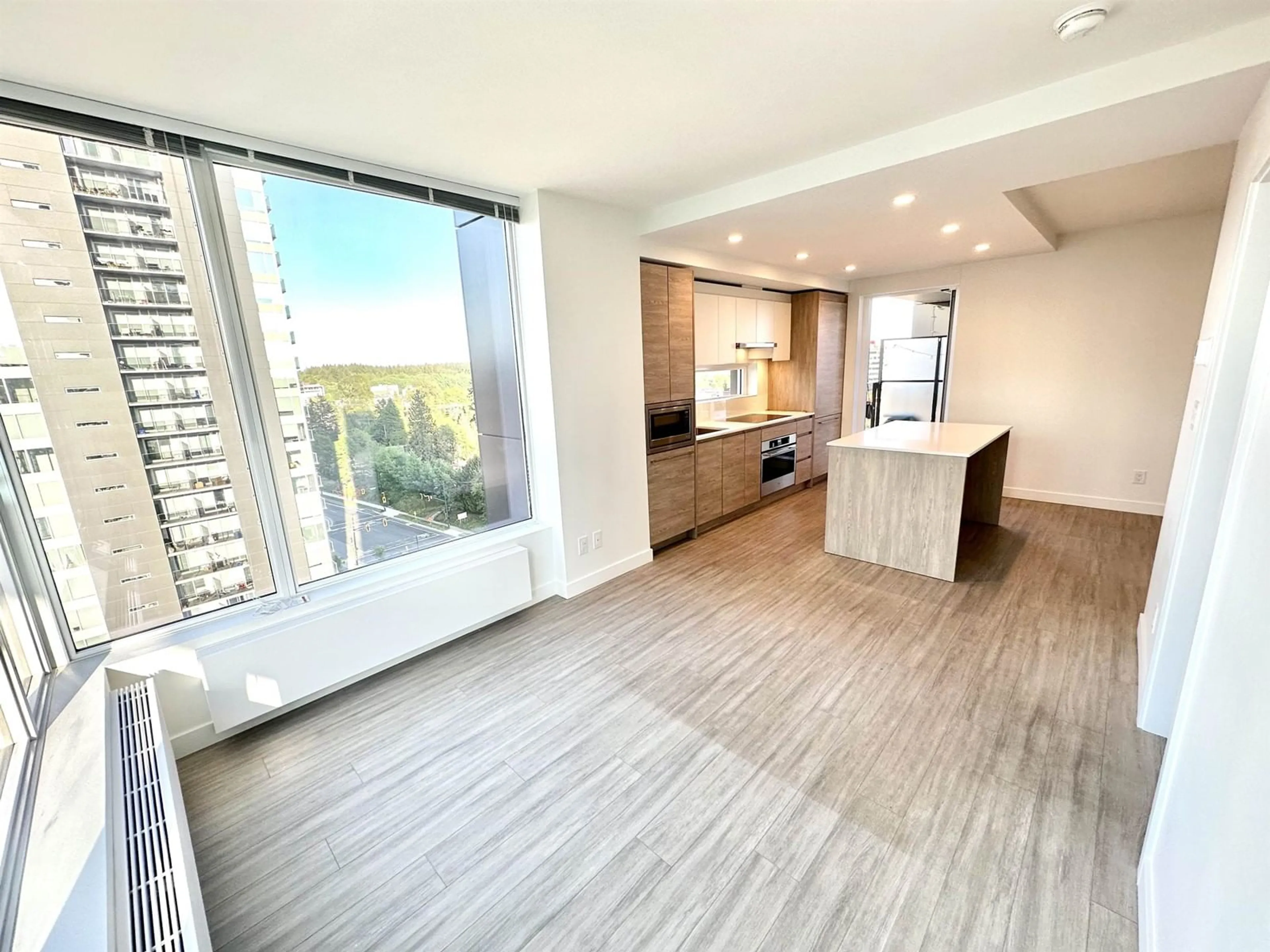 Open concept kitchen, unknown for 1309 - 13615 FRASER, Surrey British Columbia V3T0P7