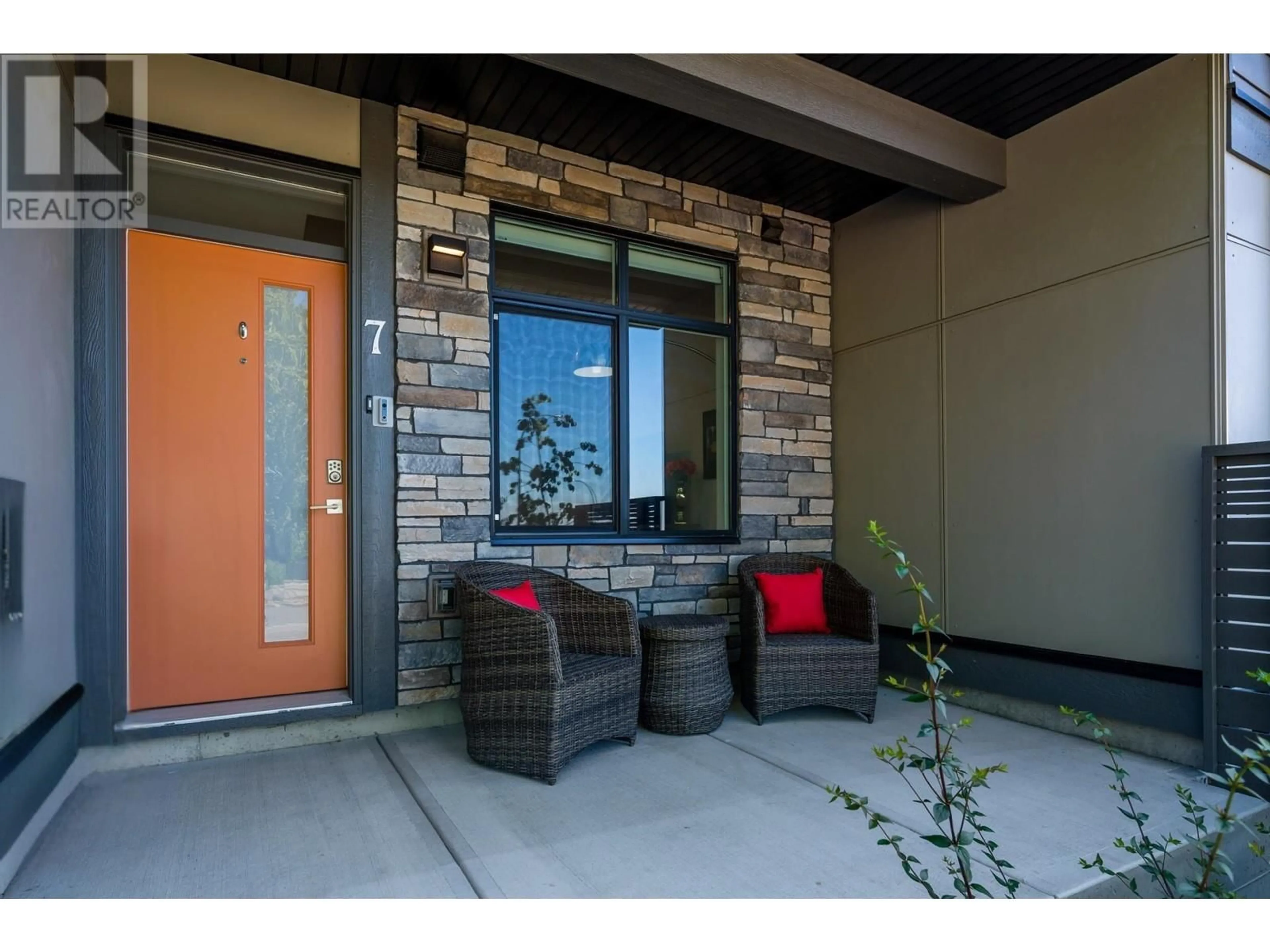Indoor entryway for 7 - 3535 PRINCETON AVENUE, Coquitlam British Columbia V3E0P1