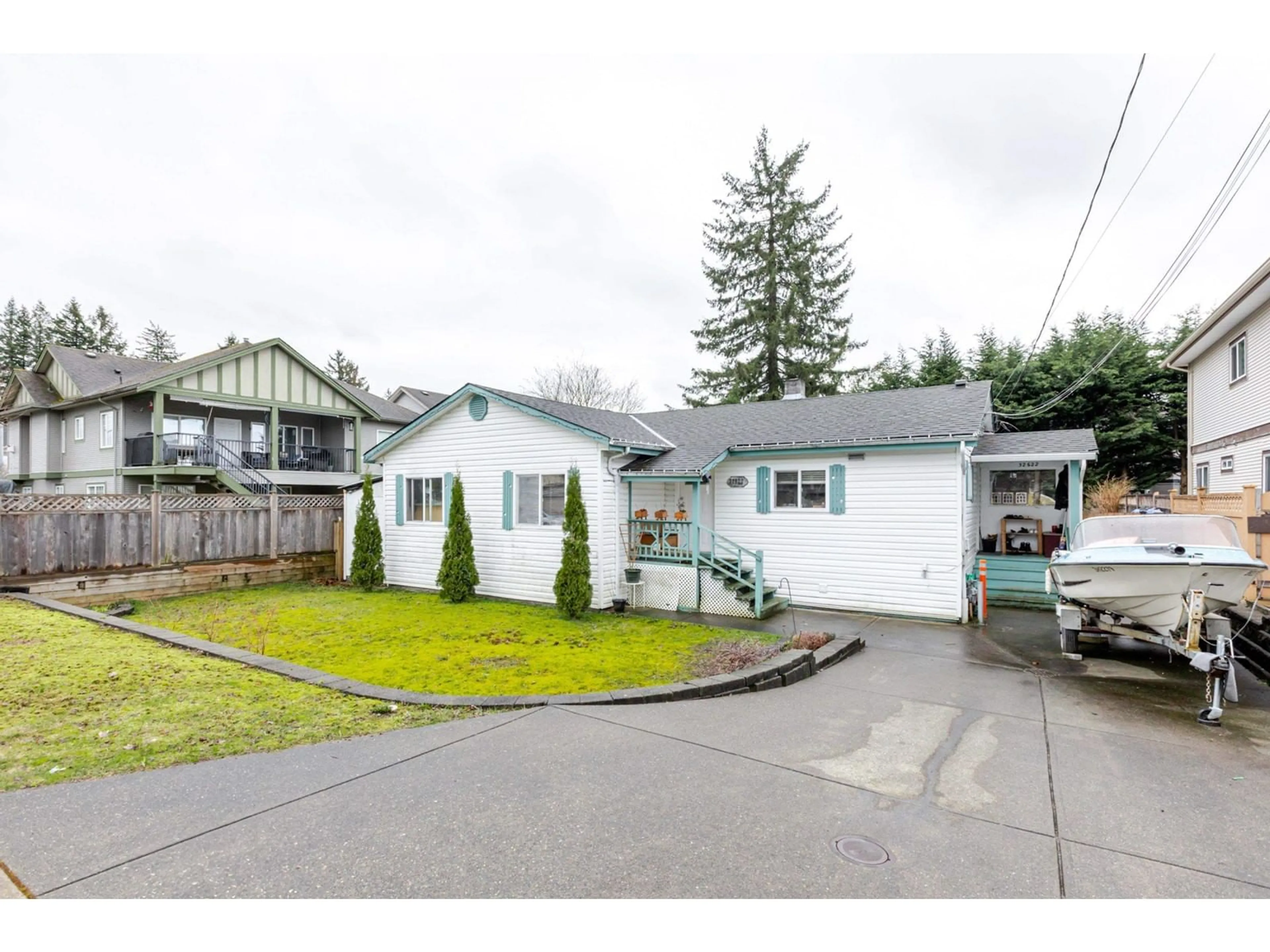 Home with vinyl exterior material, street for 32622 EGGLESTONE, Mission British Columbia V4S1A2