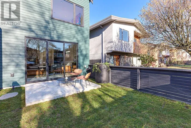 1 2709 NAPIER STREET, Vancouver 3