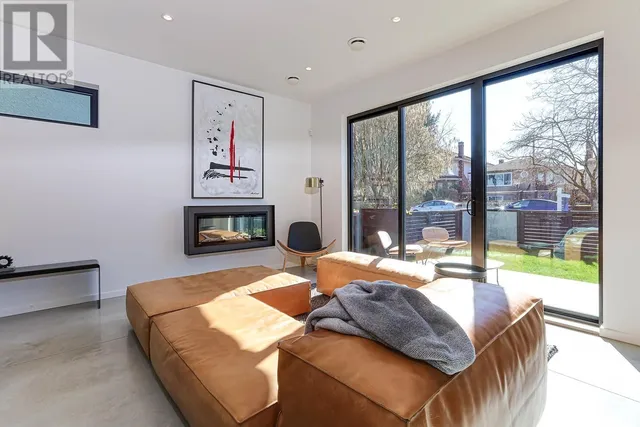 1 2709 NAPIER STREET, Vancouver 4