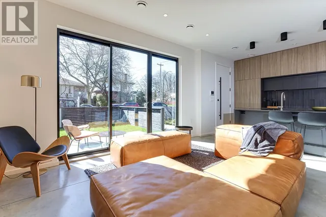 1 2709 NAPIER STREET, Vancouver 5