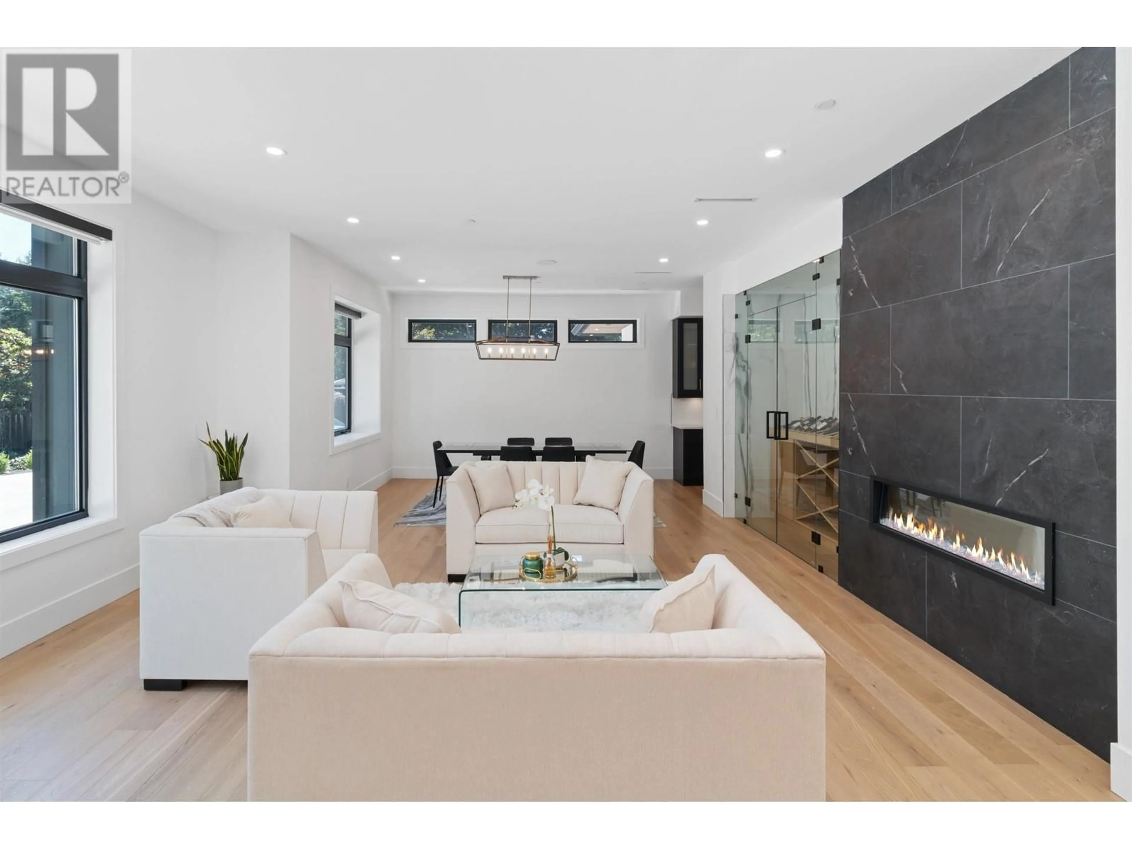 Living room with furniture, ceramic/tile floor for 565 MATHERS AVENUE, West Vancouver British Columbia V7S1H4