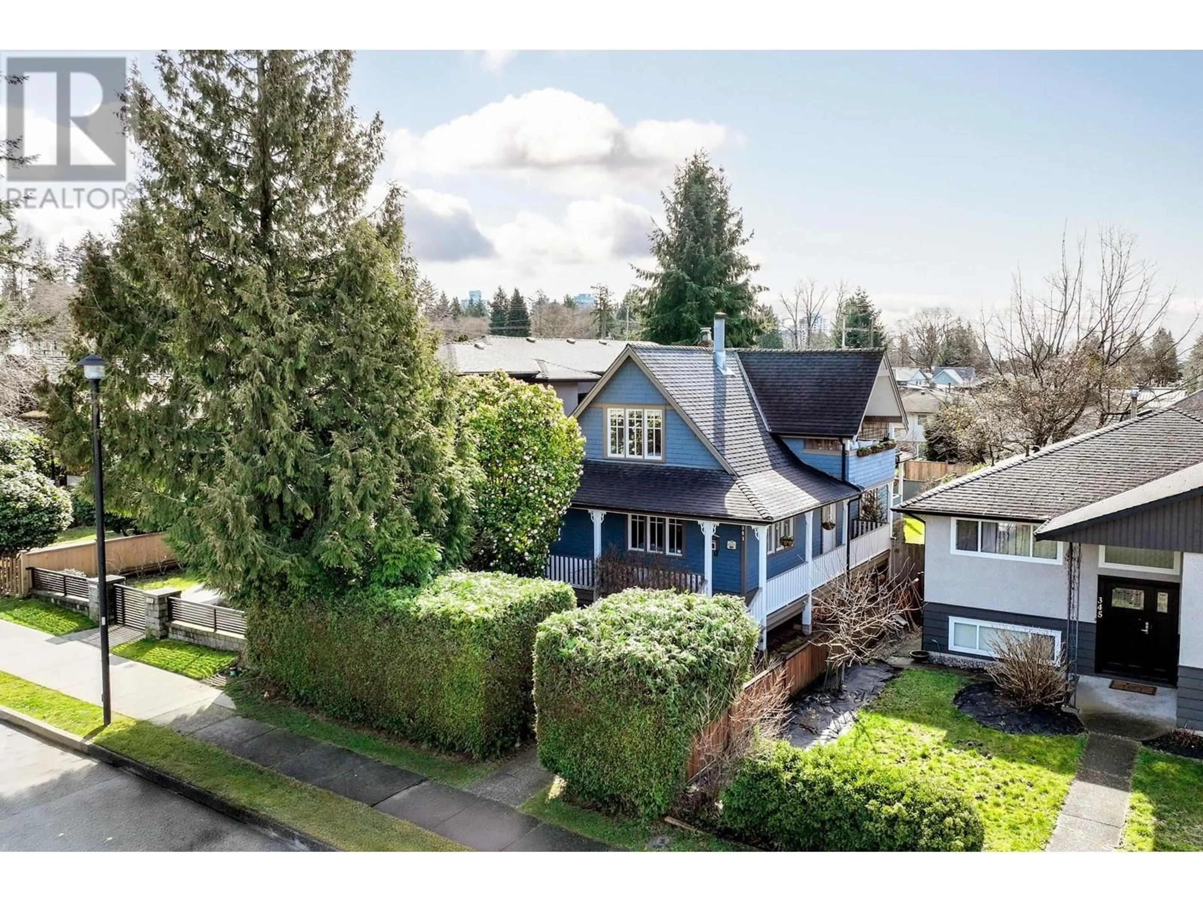 A pic from outside/outdoor area/front of a property/back of a property/a pic from drone, street for 341 22ND STREET, North Vancouver British Columbia V7M2A3