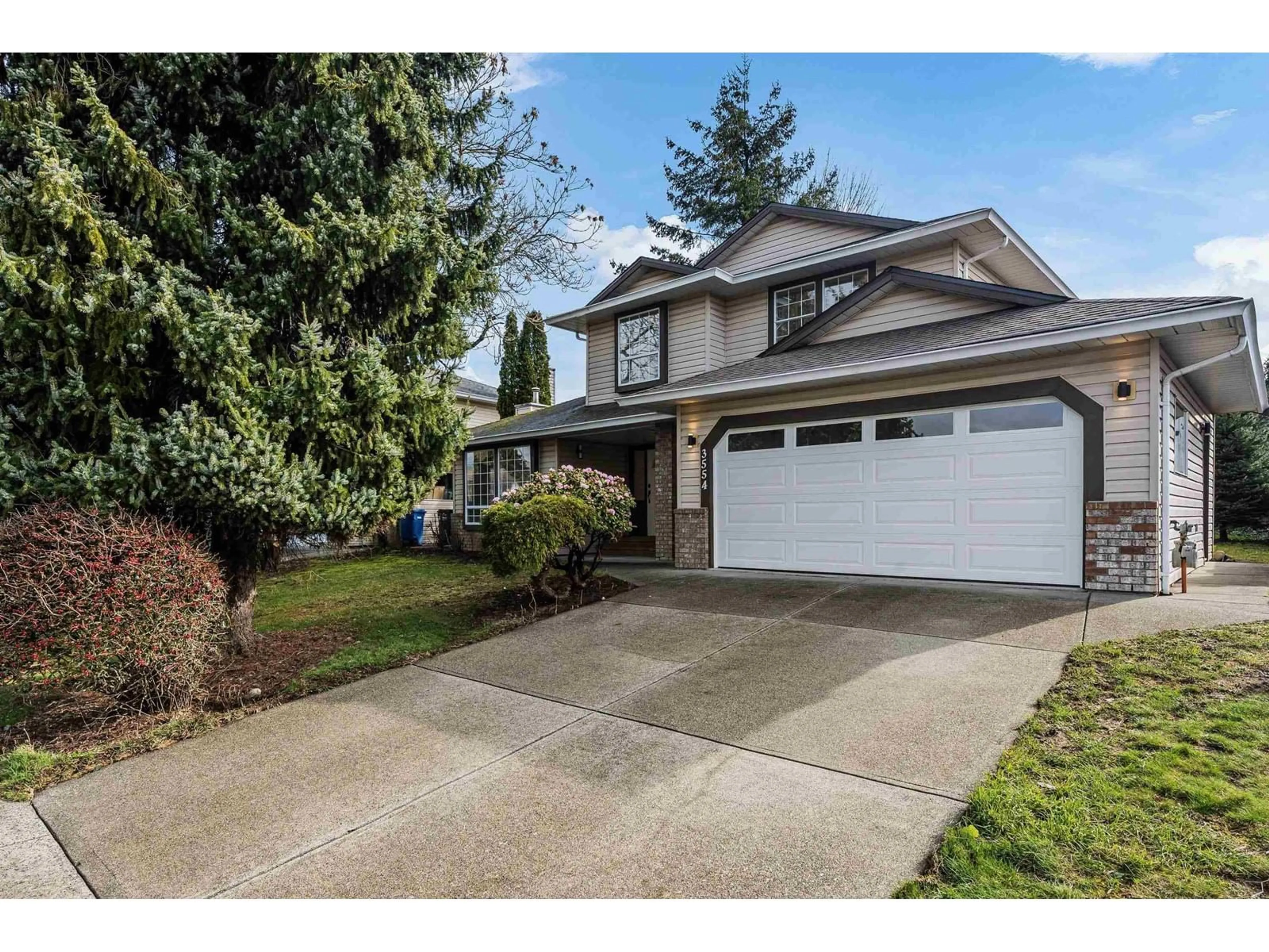 Home with vinyl exterior material, street for 3554 CHASE STREET, Abbotsford British Columbia V2T5B3